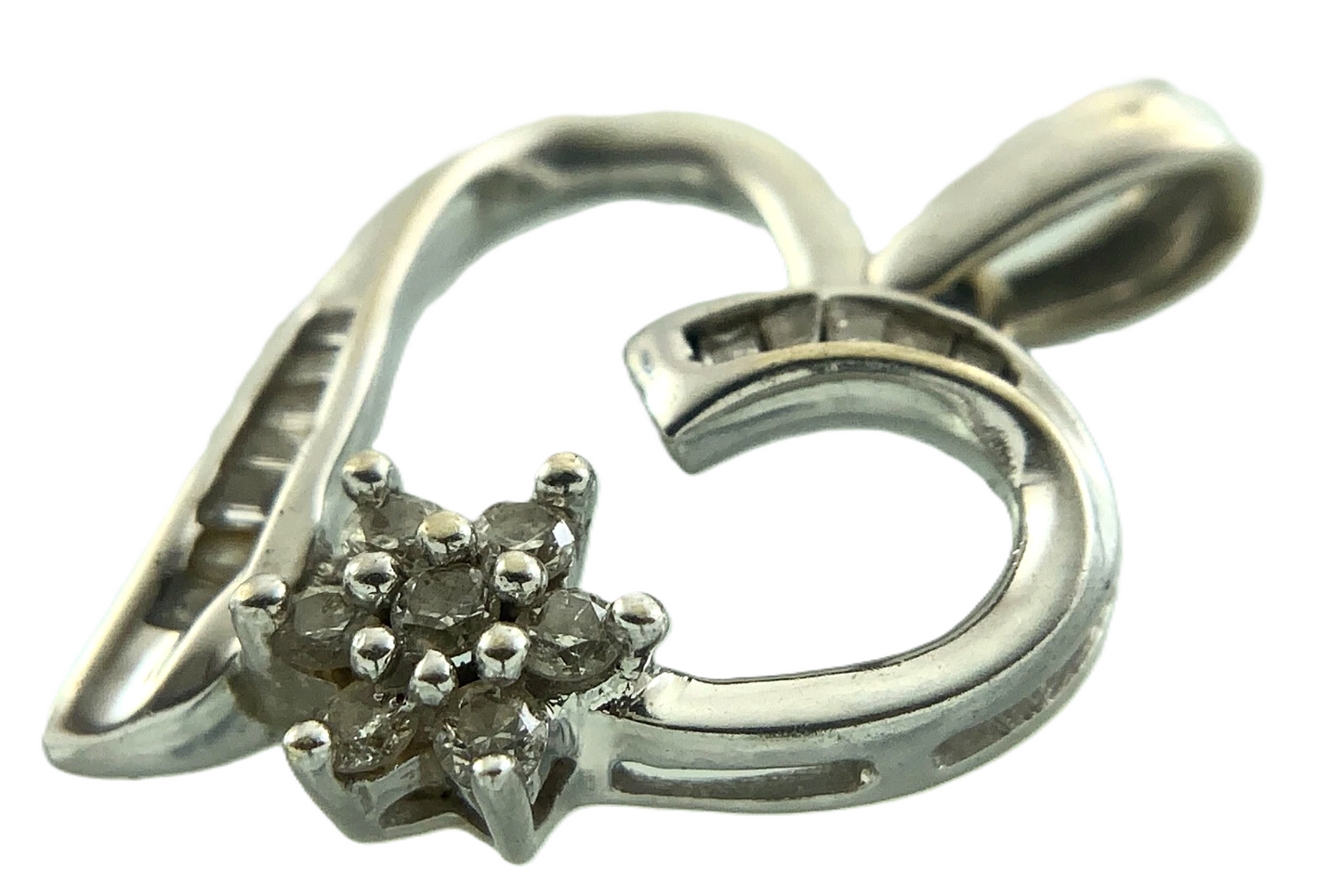 14K White Gold Diamond Snowflake Heart Pendant Charm AU135