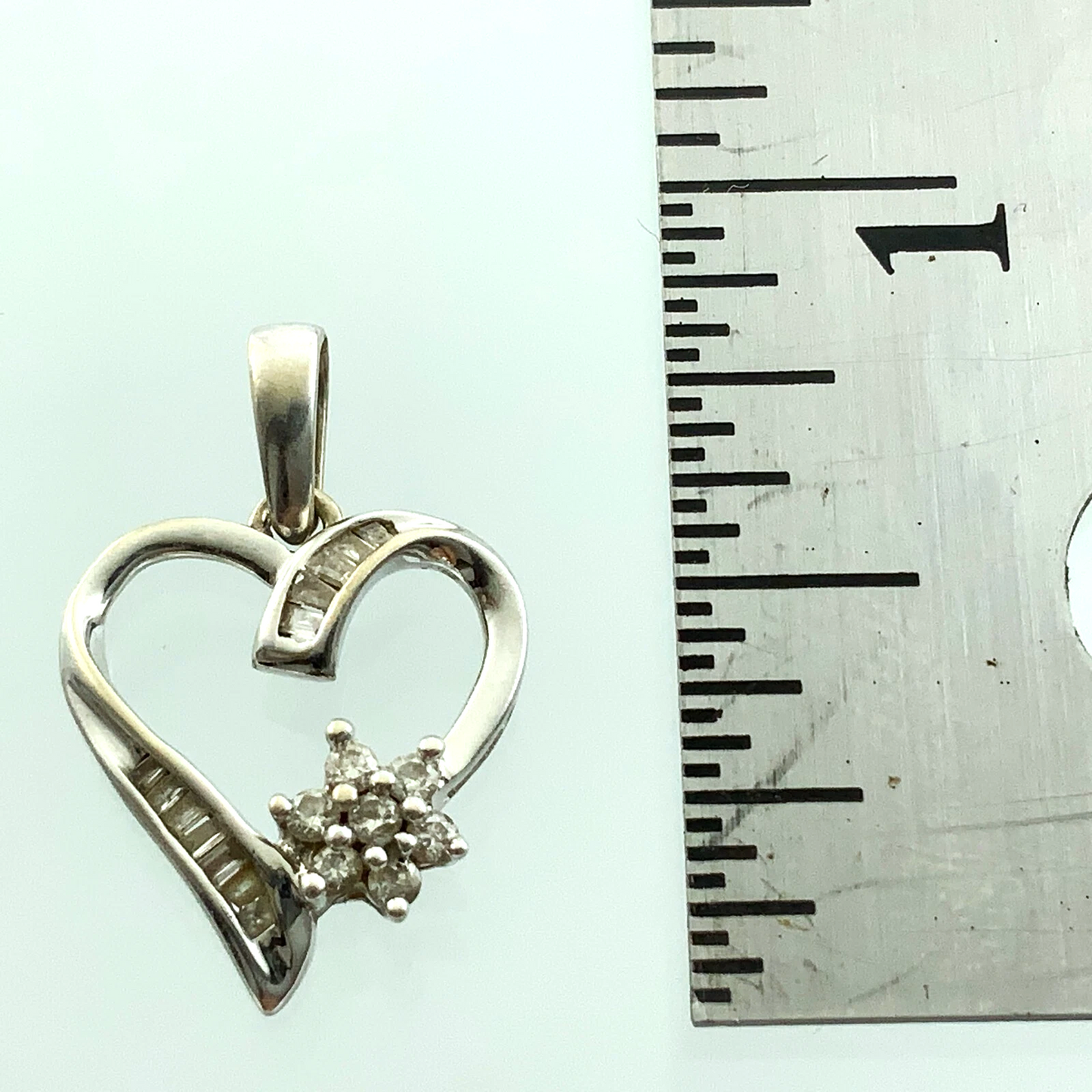 14K White Gold Diamond Snowflake Heart Pendant Charm AU135