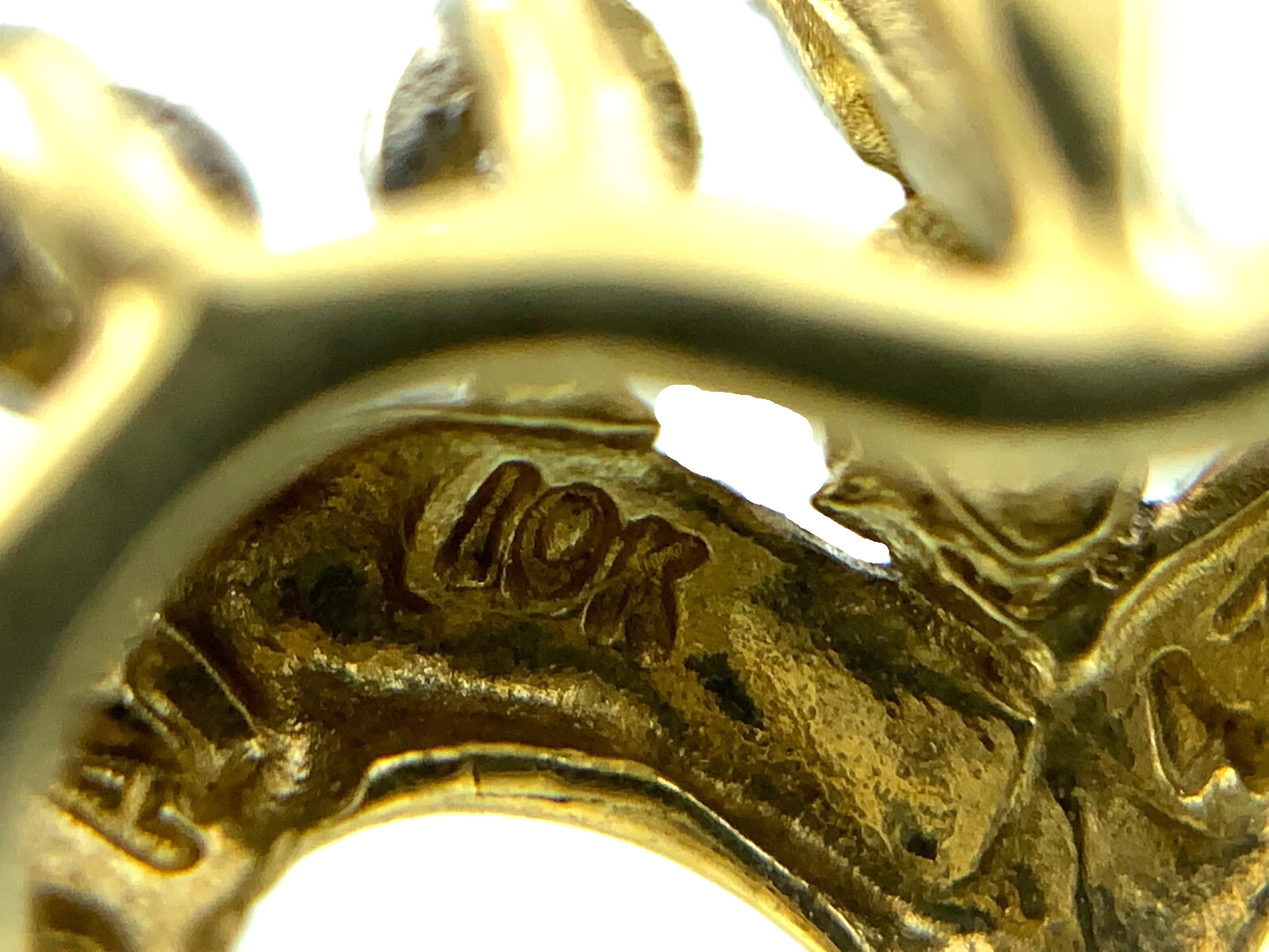 Beautiful 10K Yellow Gold Diamond Heart Pendant Charm AU143