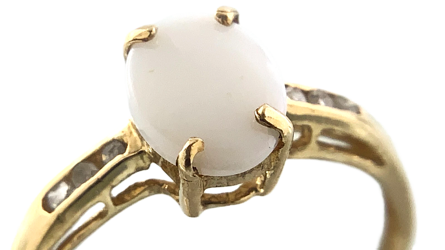 10K Yellow Gold White Stone Opal Ring Solitaire Band Size 6.75 AU175