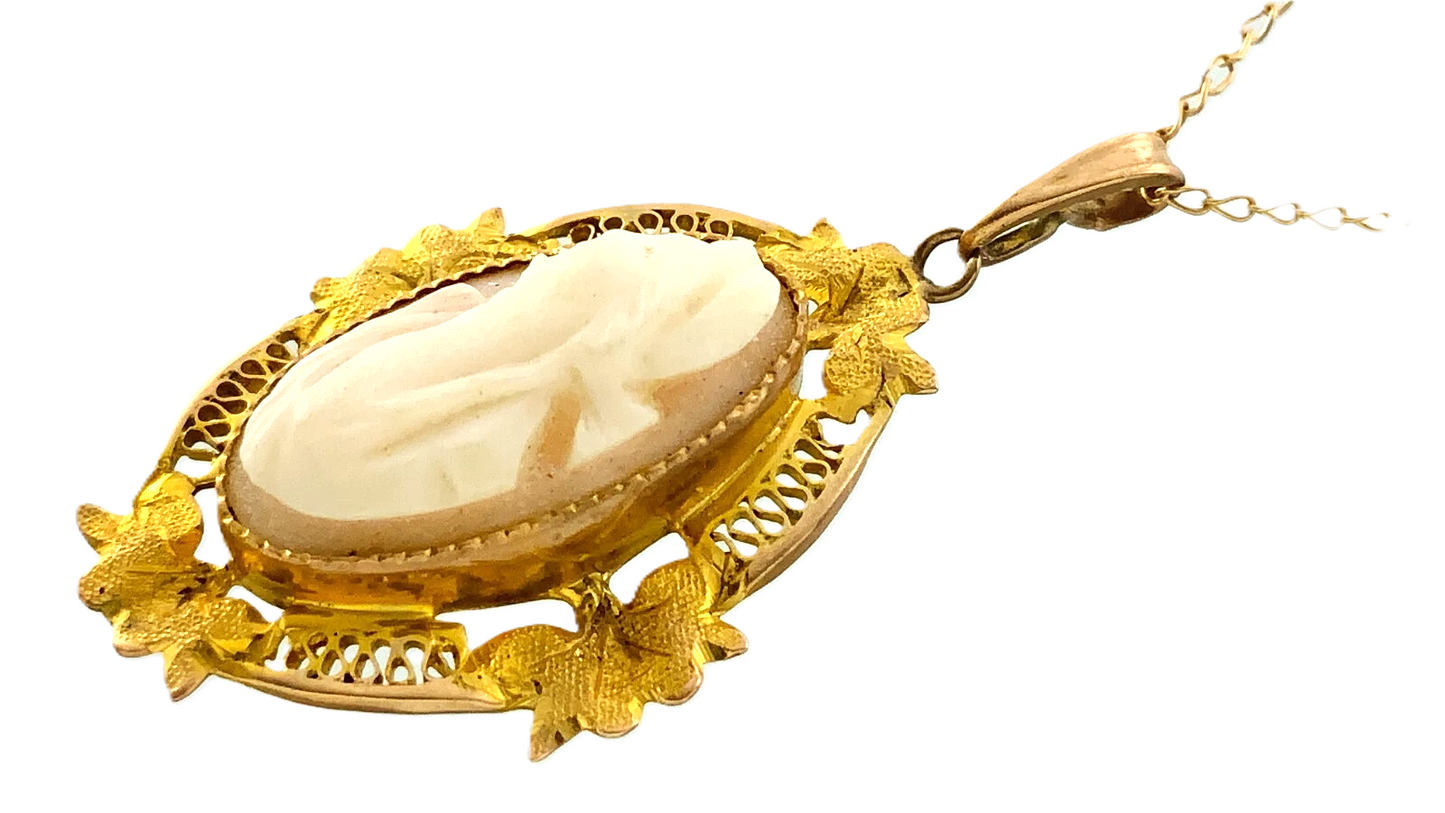 10K Yellow Gold Victorian Hand Carved Shell Cameo Pendant 14K Chain AU210
