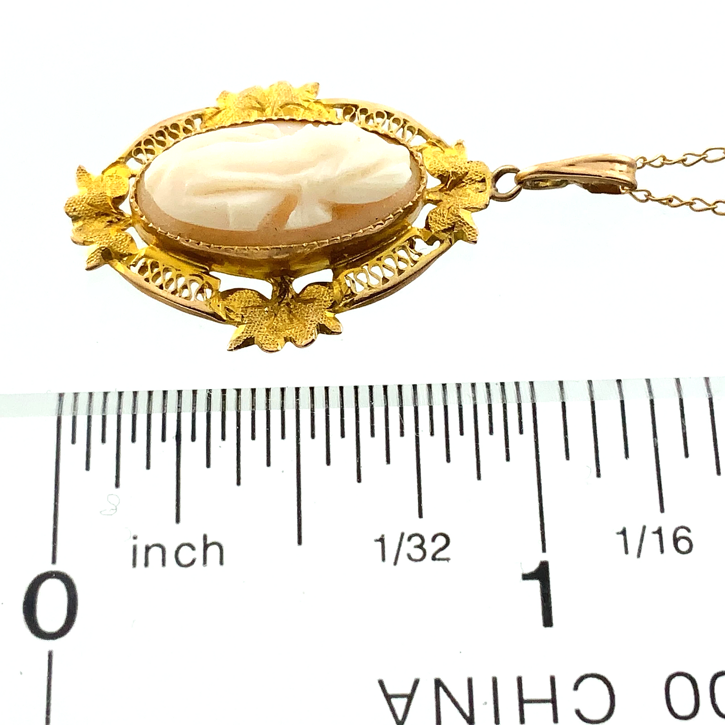 10K Yellow Gold Victorian Hand Carved Shell Cameo Pendant 14K Chain AU210