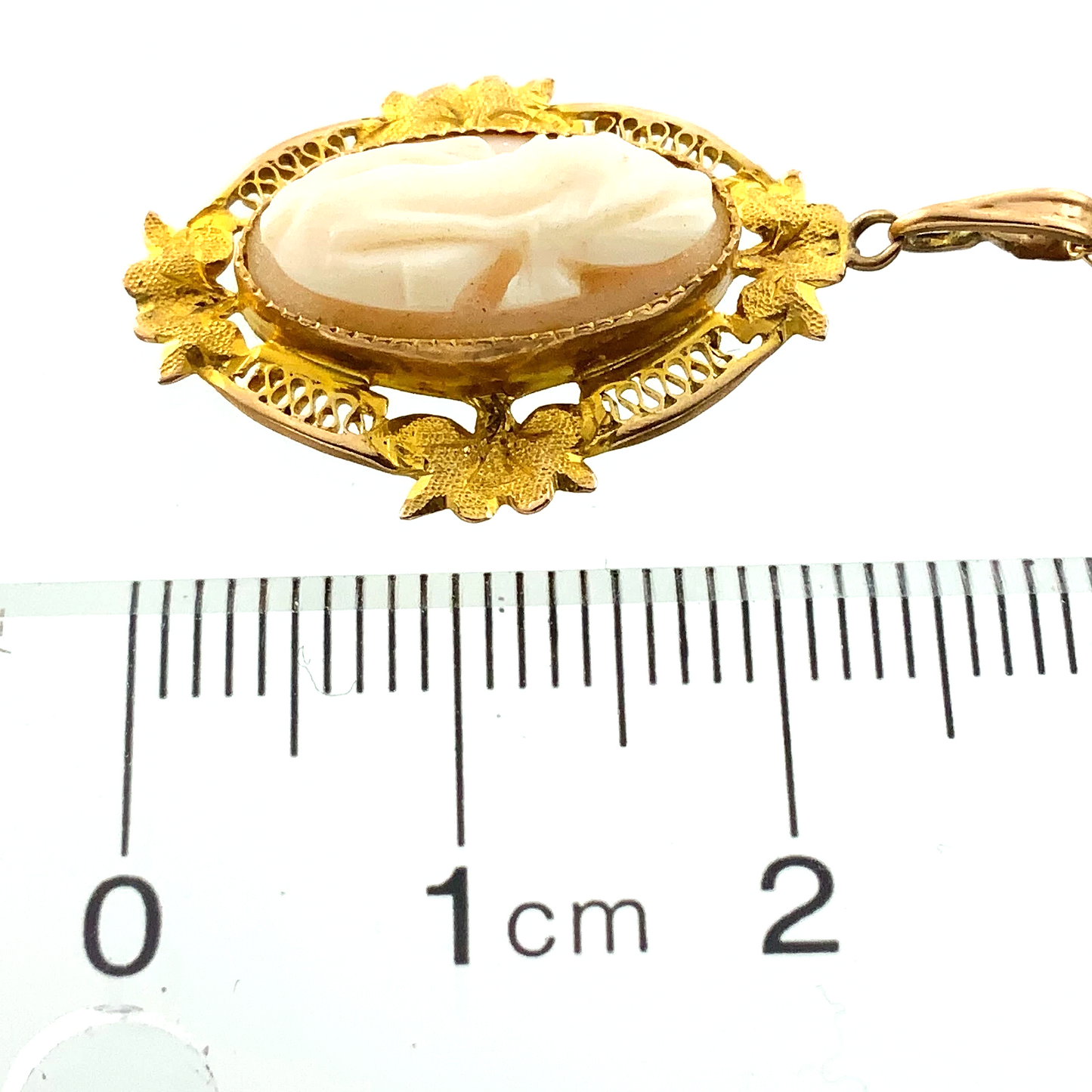 10K Yellow Gold Victorian Hand Carved Shell Cameo Pendant 14K Chain AU210