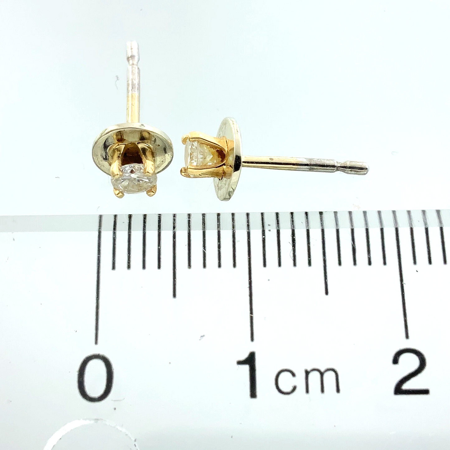 10K Yellow Gold Simulant Diamond Stud Earrings AU215