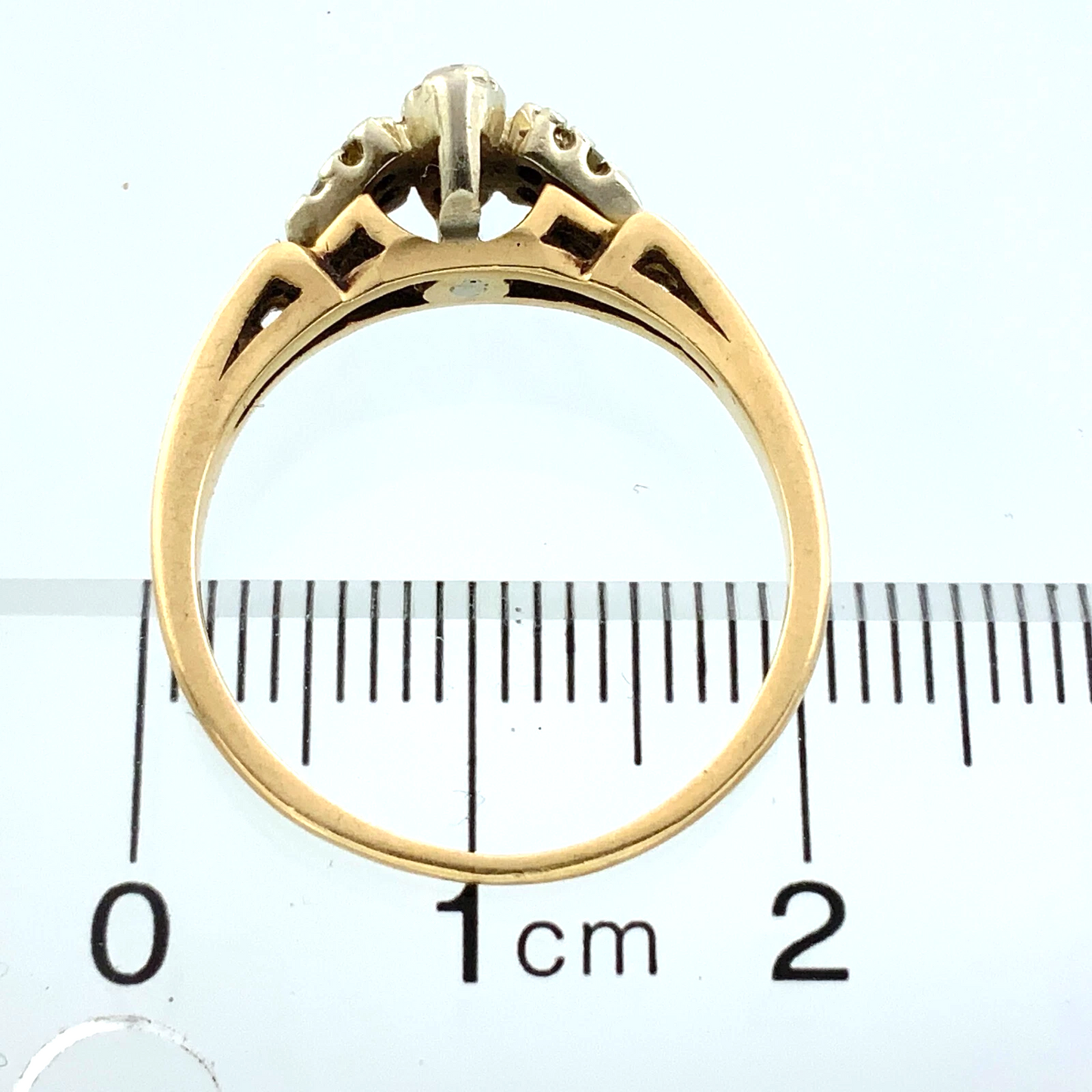 14K Yellow Gold Diamond Ring Size 7.5 AU241