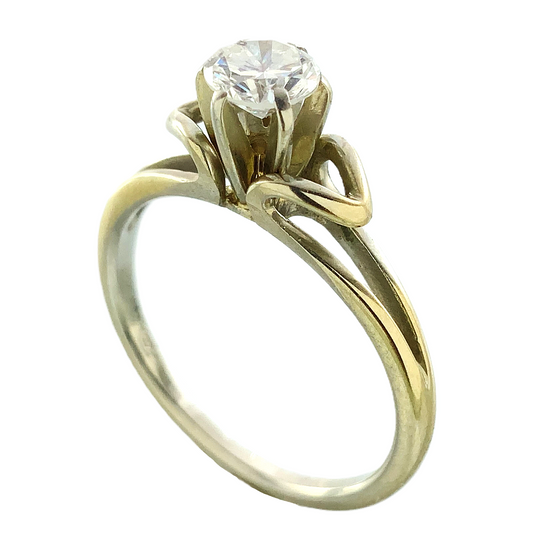 18K White Gold Diamond Wedding Ring Flower Pedal Bezel Size: 5.75 AU242