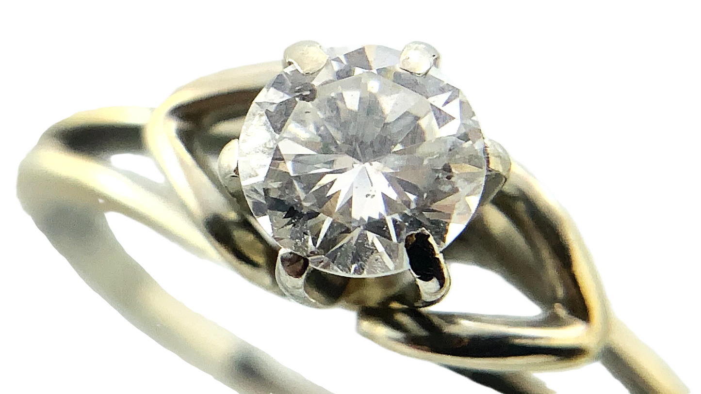 18K White Gold Diamond Wedding Ring Flower Pedal Bezel Size: 5.75 AU242