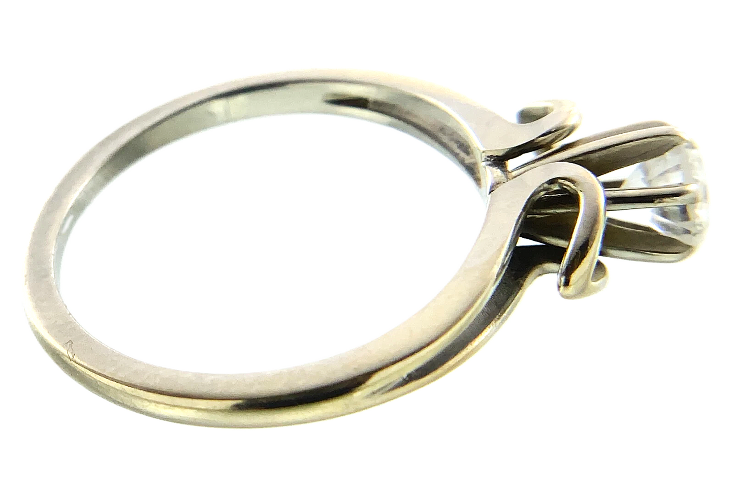 18K White Gold Diamond Wedding Ring Flower Pedal Bezel Size: 5.75 AU242