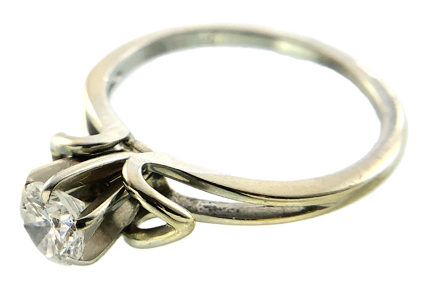 18K White Gold Diamond Wedding Ring Flower Pedal Bezel Size: 5.75 AU242