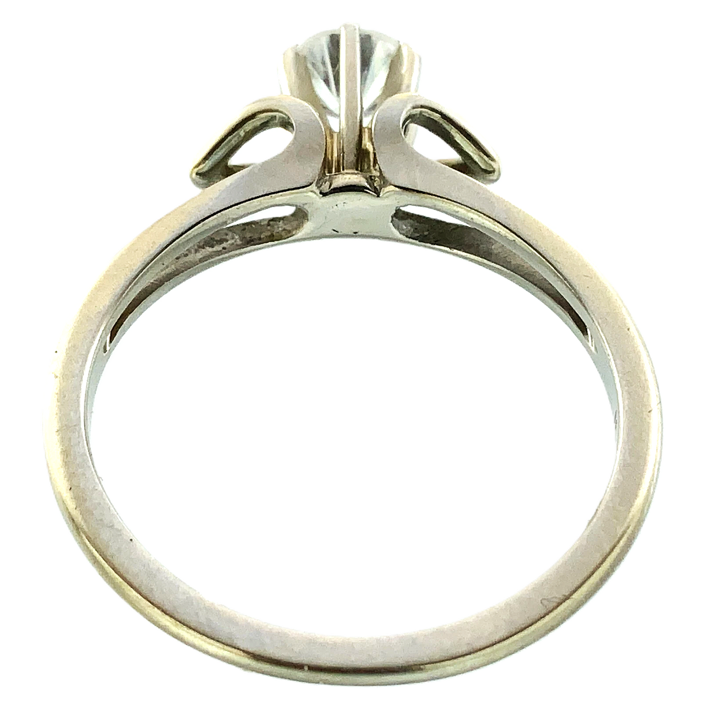 18K White Gold Diamond Wedding Ring Flower Pedal Bezel Size: 5.75 AU242