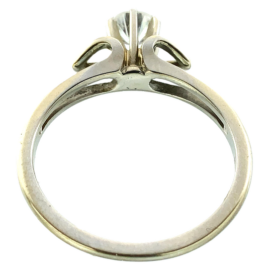 18K White Gold Diamond Wedding Ring Flower Pedal Bezel Size: 5.75 AU242