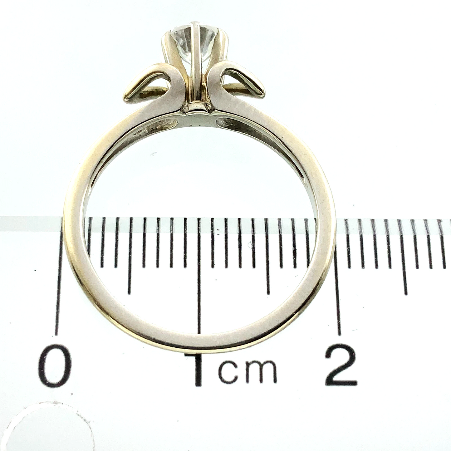 18K White Gold Diamond Wedding Ring Flower Pedal Bezel Size: 5.75 AU242