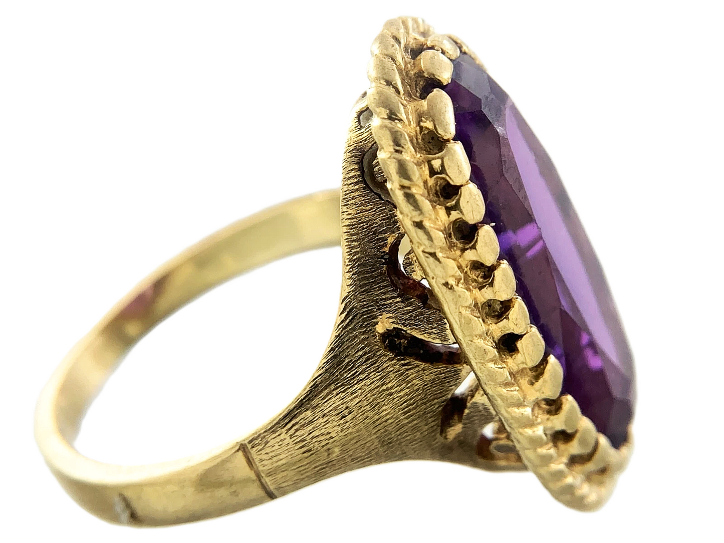 10K Yellow Gold Beautiful Purple Amethyst Cocktail Ring Size: 6.75 AU246