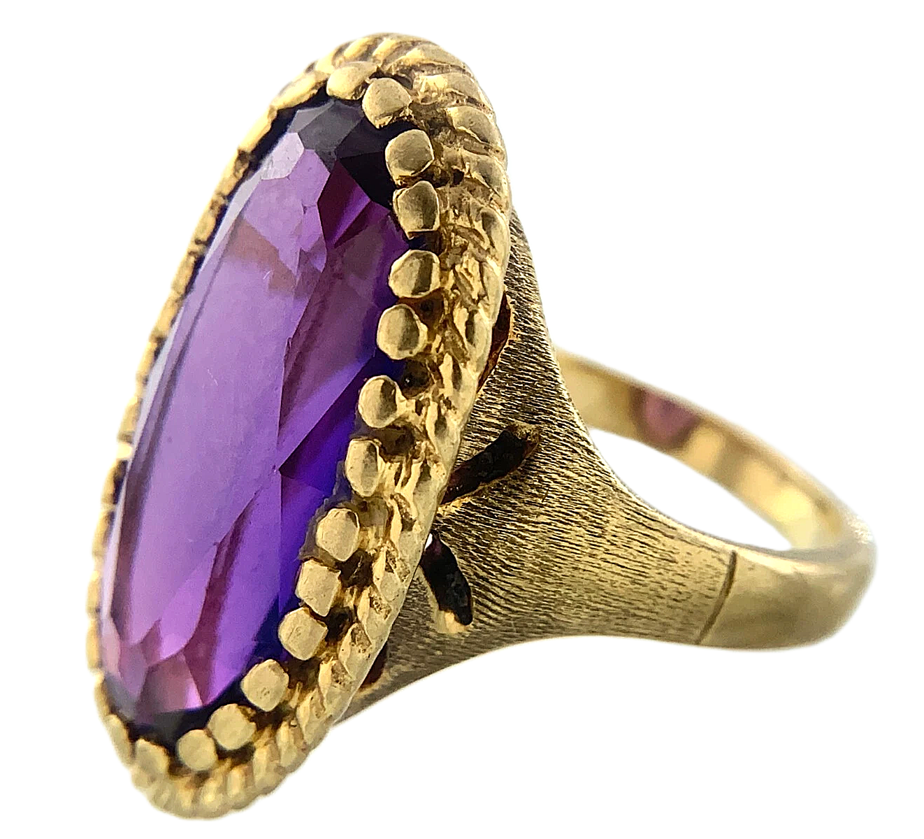 10K Yellow Gold Beautiful Purple Amethyst Cocktail Ring Size: 6.75 AU246