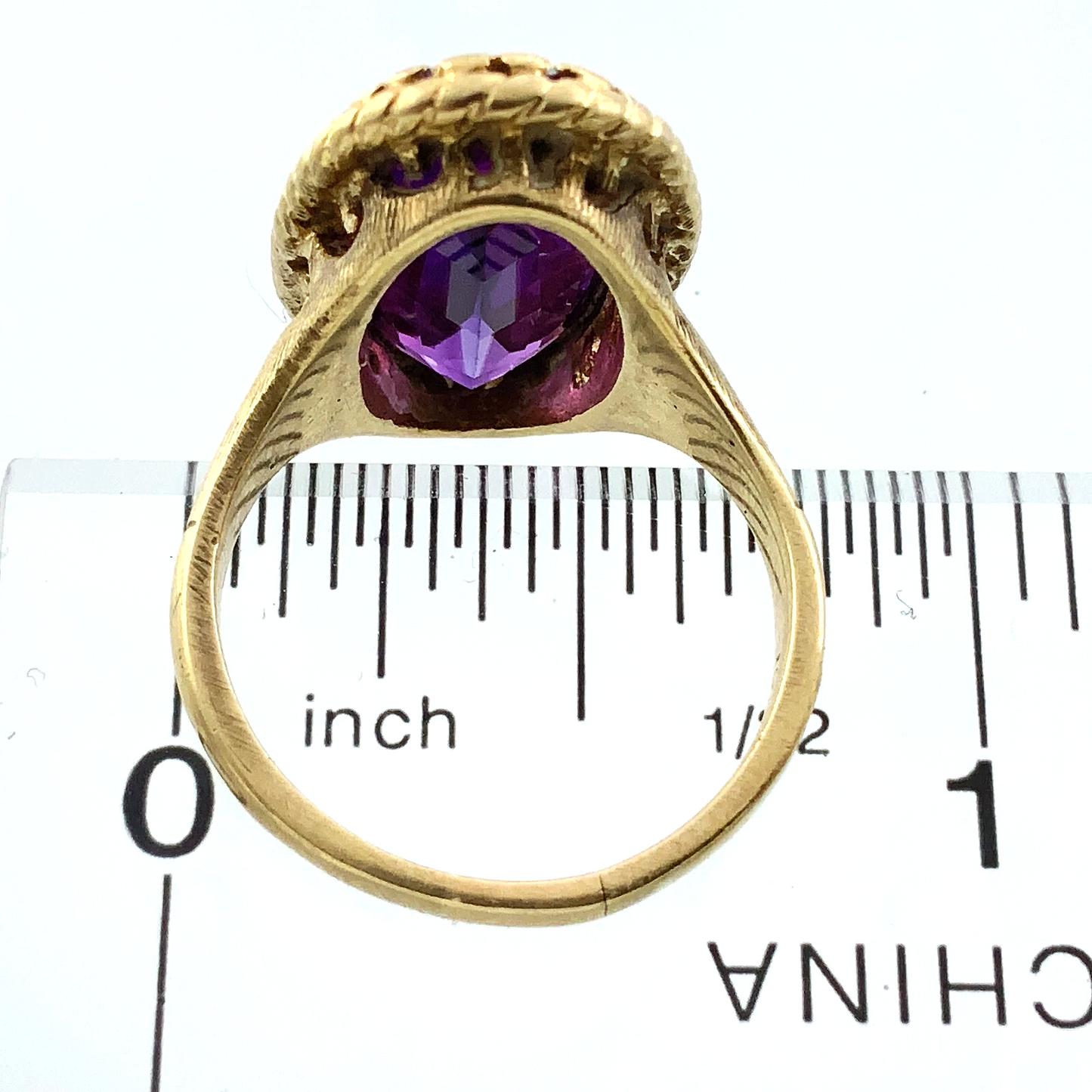 10K Yellow Gold Beautiful Purple Amethyst Cocktail Ring Size: 6.75 AU246