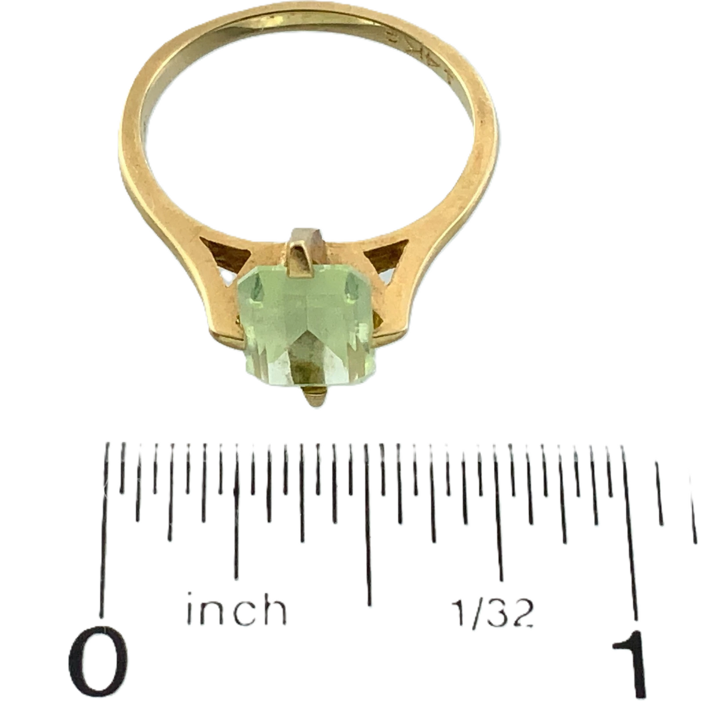 14K Yellow Gold Green Amethyst Ring Size: 6.5 AU248