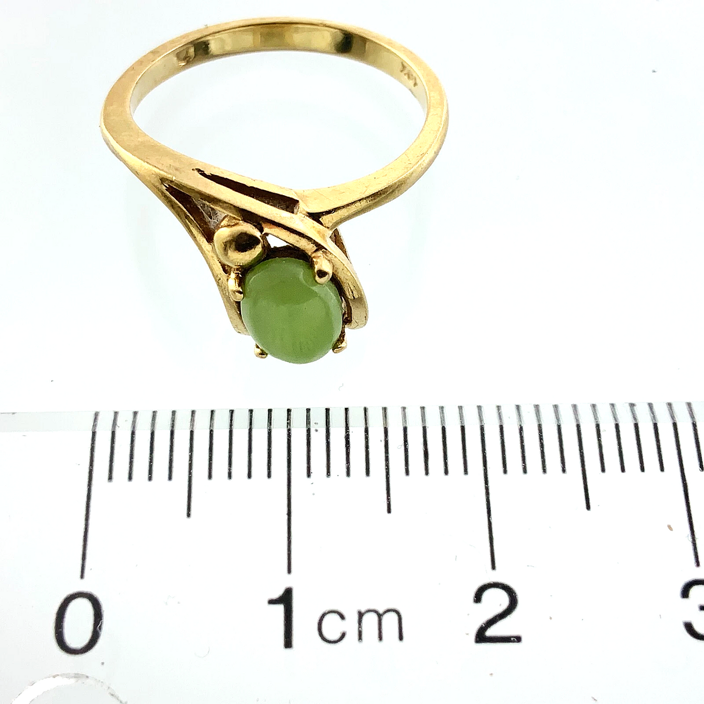 10K Yellow Gold Green Jade Ring Size: 6 AU249