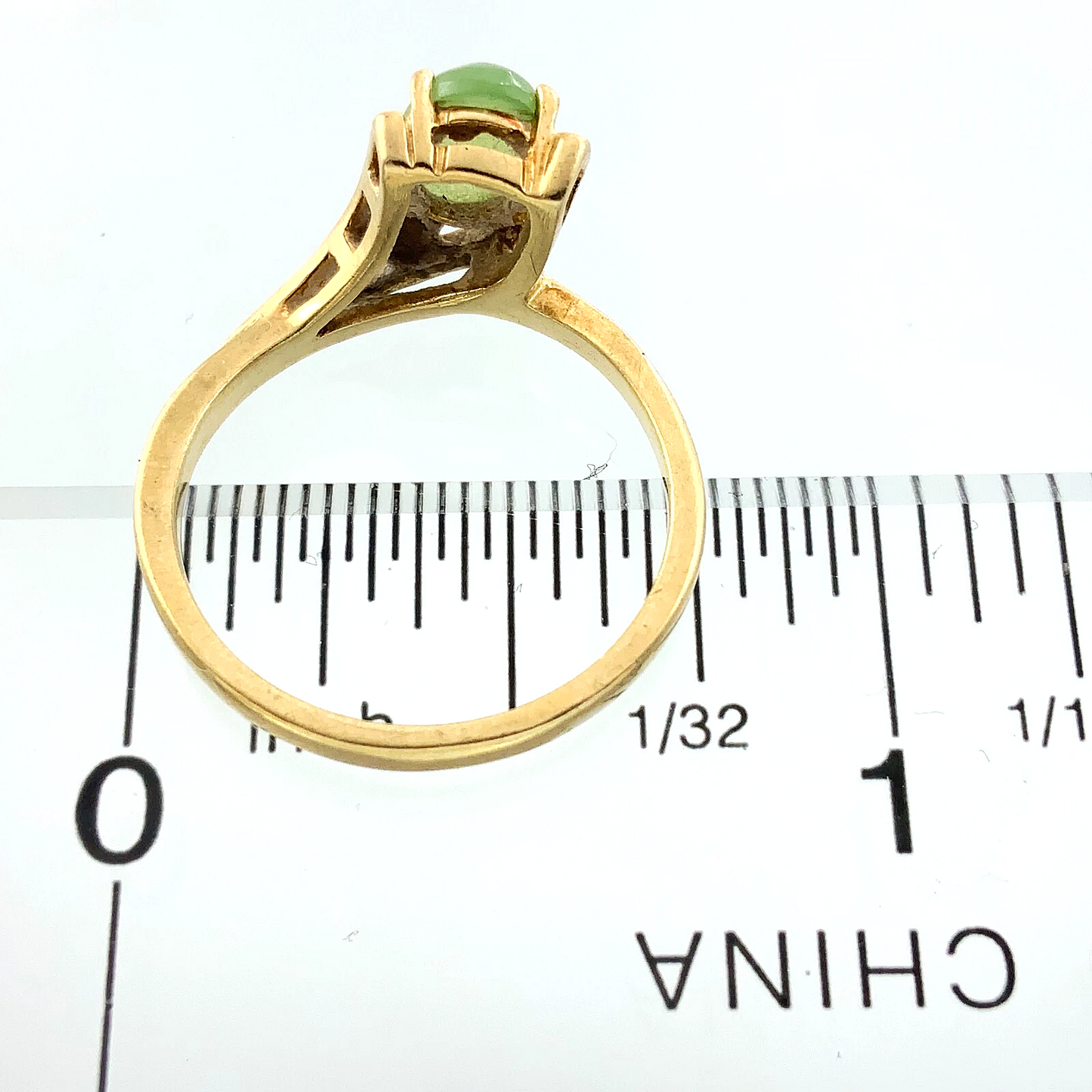 10K Yellow Gold Green Jade Ring Size: 6 AU249