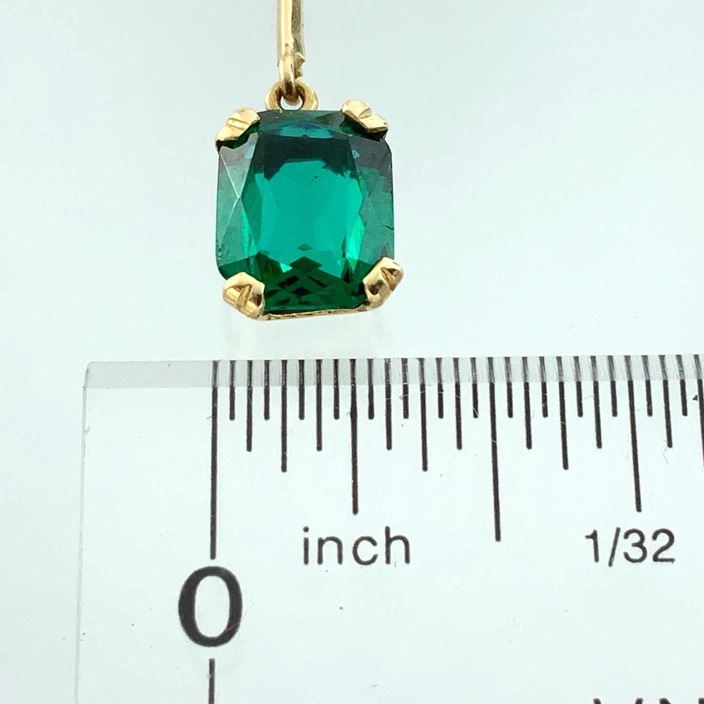 10K Yellow Gold Emerald Green Stone Pendant Necklace Gold Chain AU295