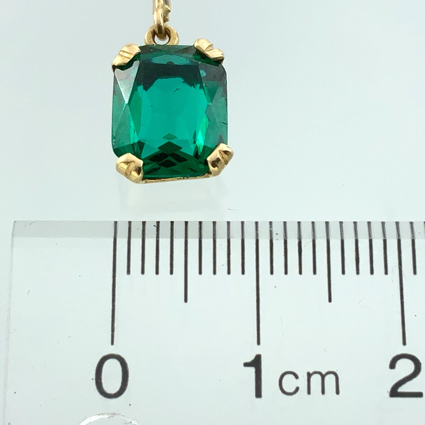 10K Yellow Gold Emerald Green Stone Pendant Necklace Gold Chain AU295