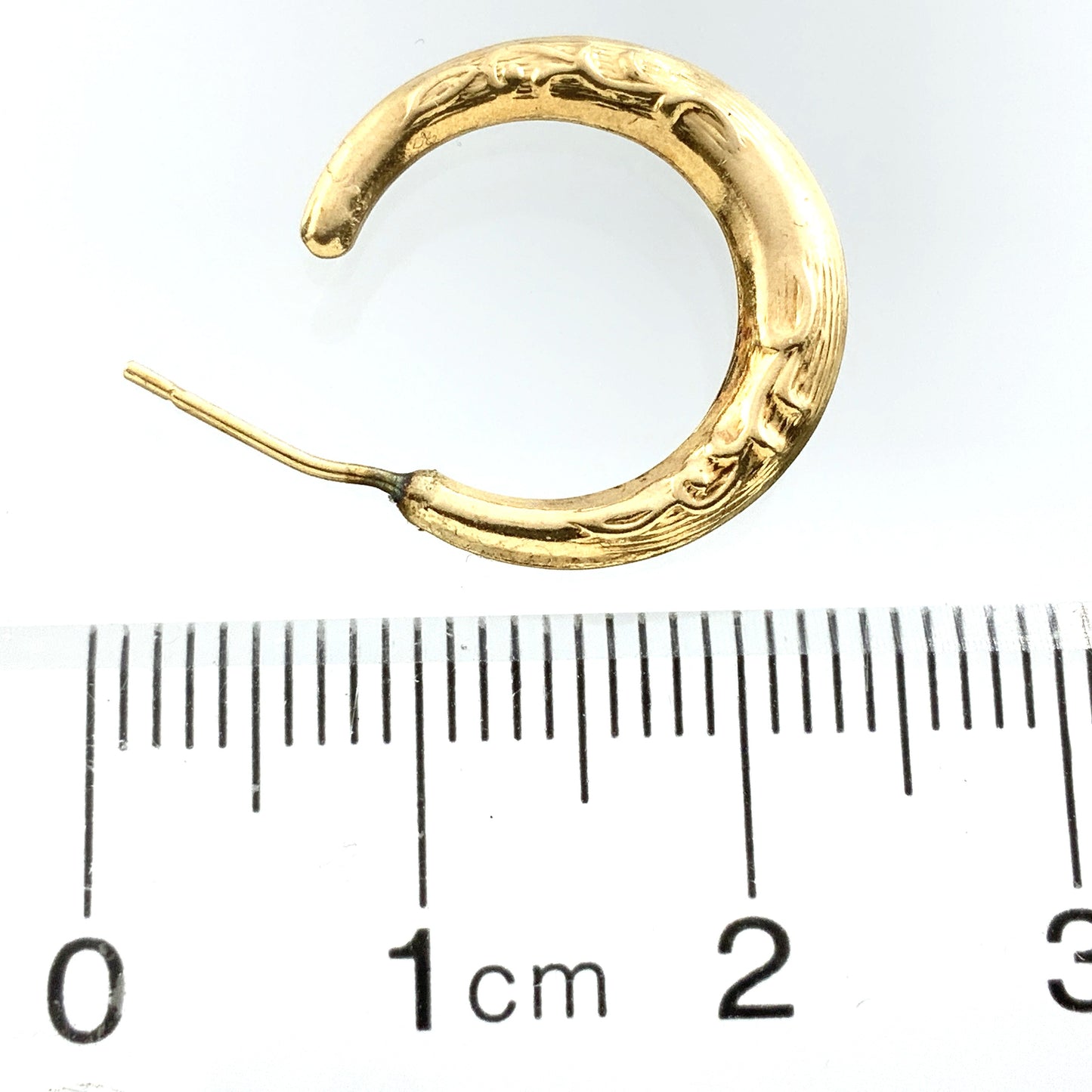 10K Yellow Gold  Chunky Hoop Earrings With Engraved Design AU324