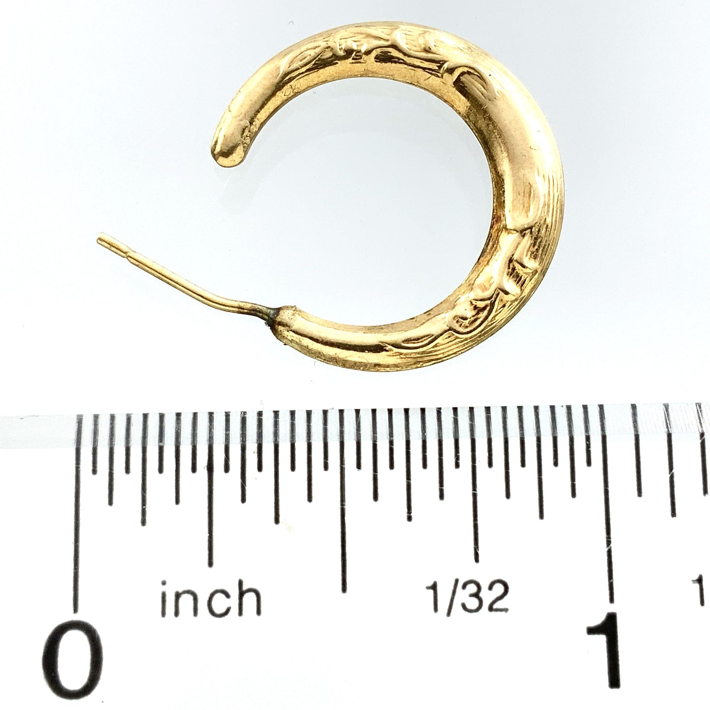 10K Yellow Gold  Chunky Hoop Earrings With Engraved Design AU324