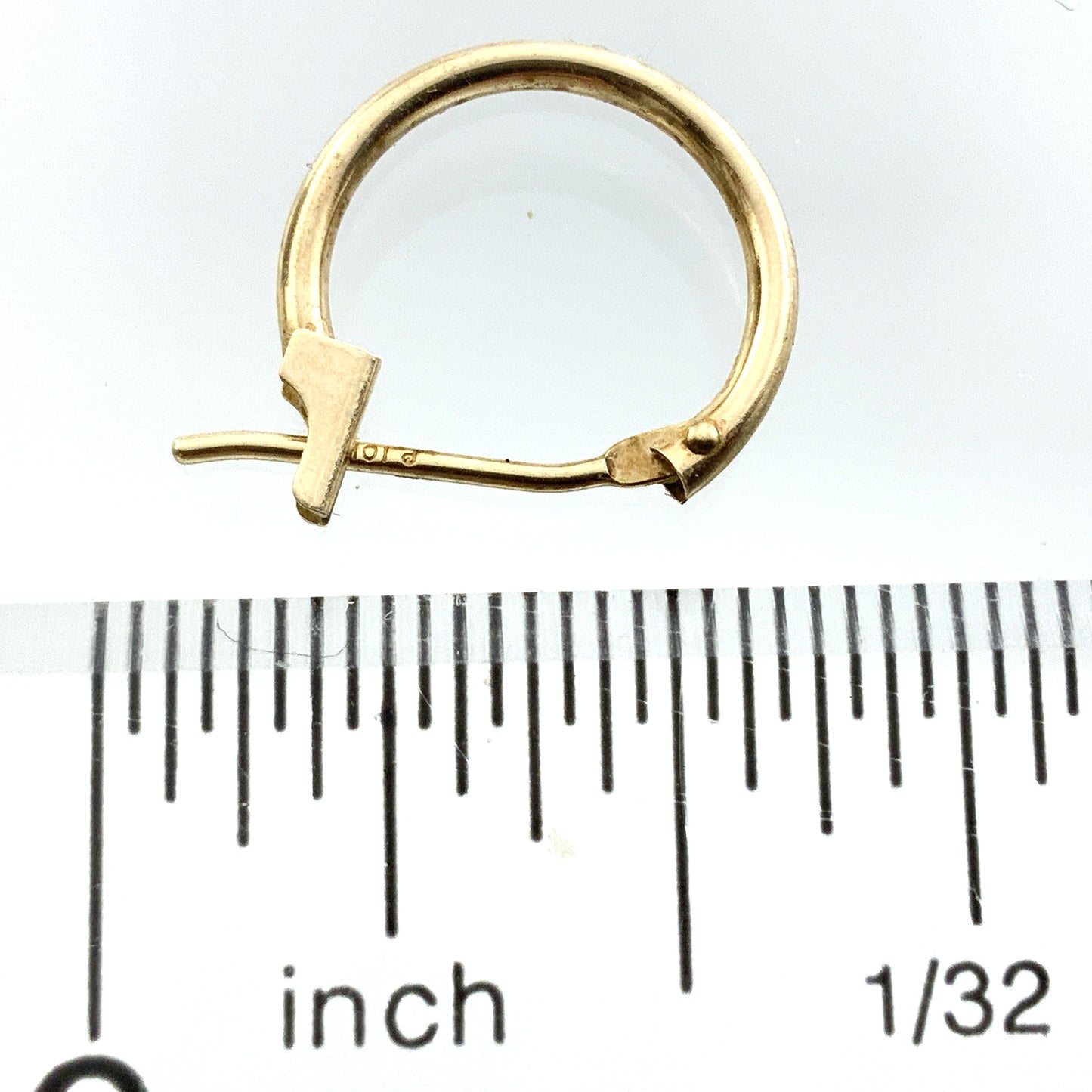 10K Yellow Gold  Hoop Earrings With Latch-Back Closure AU326