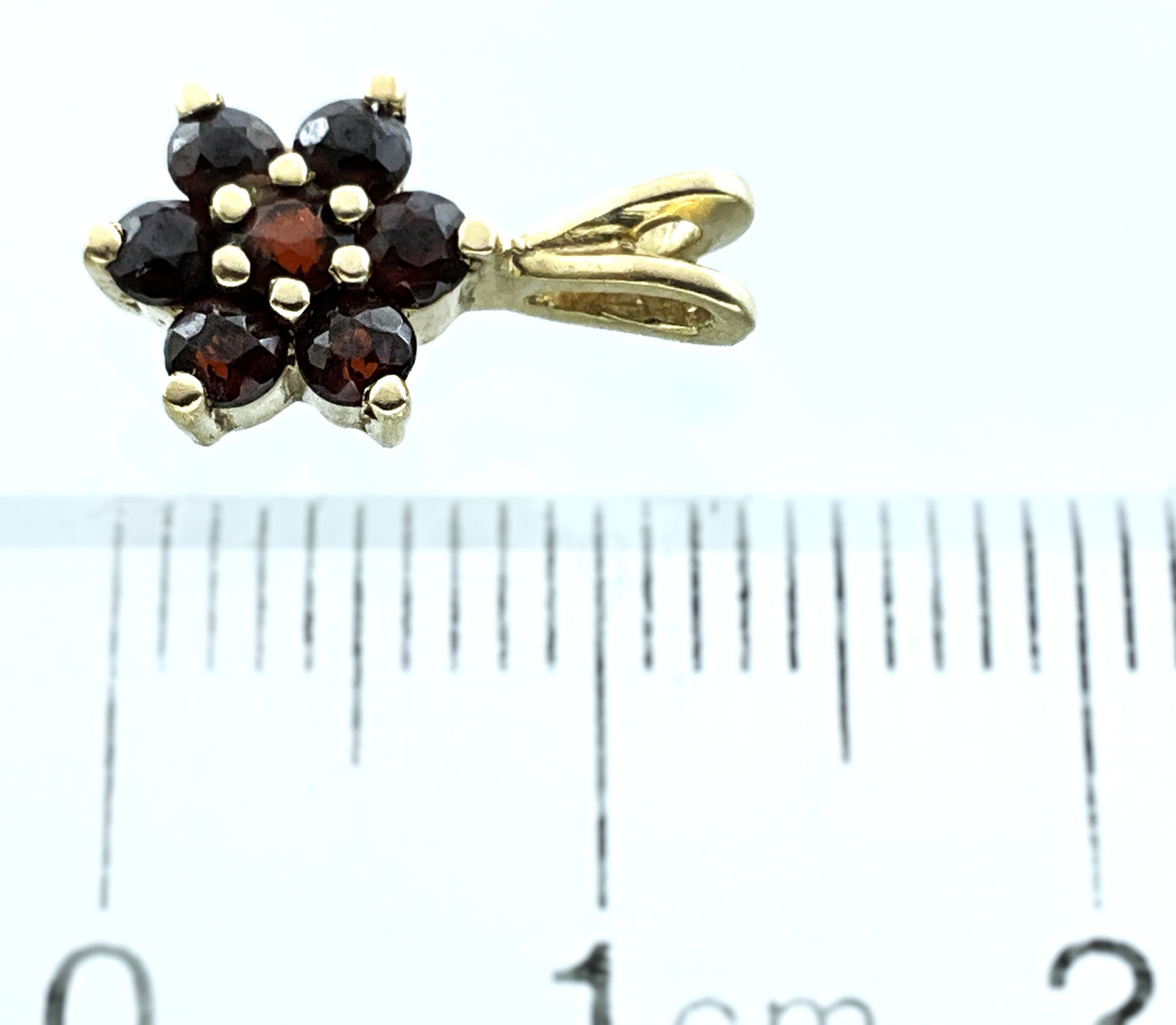 14K Yellow Gold Garnet Cluster Pendant Charm AU430