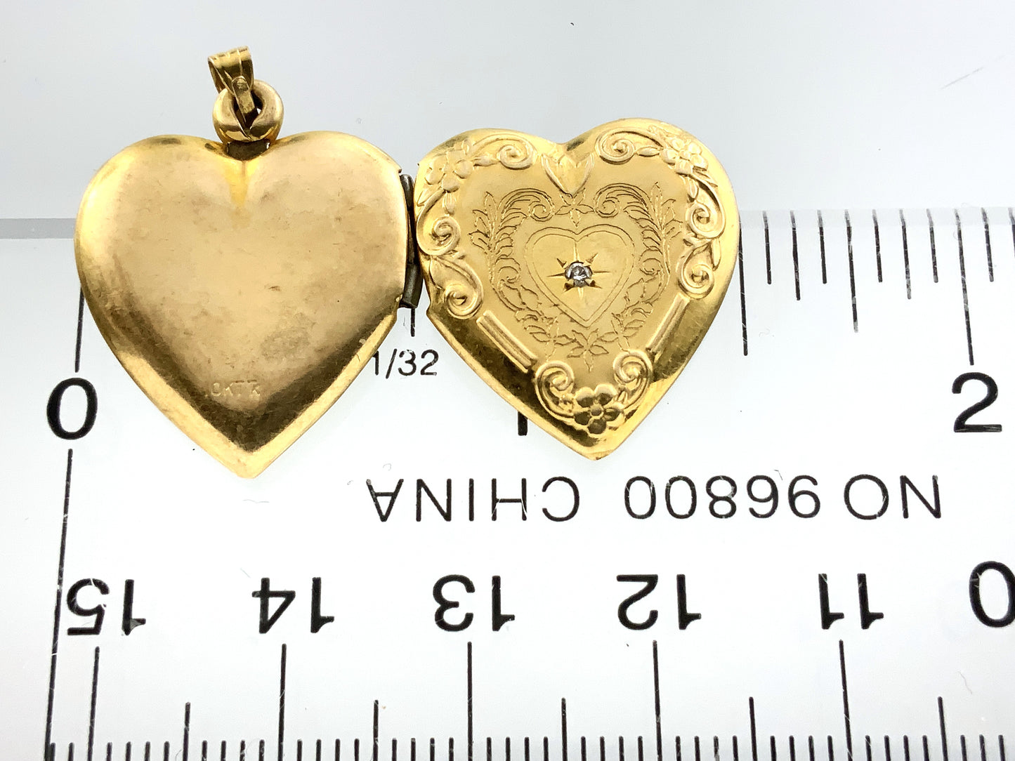 10K Yellow Gold Antique Victorian Etched Heart with Diamond Locket AU347