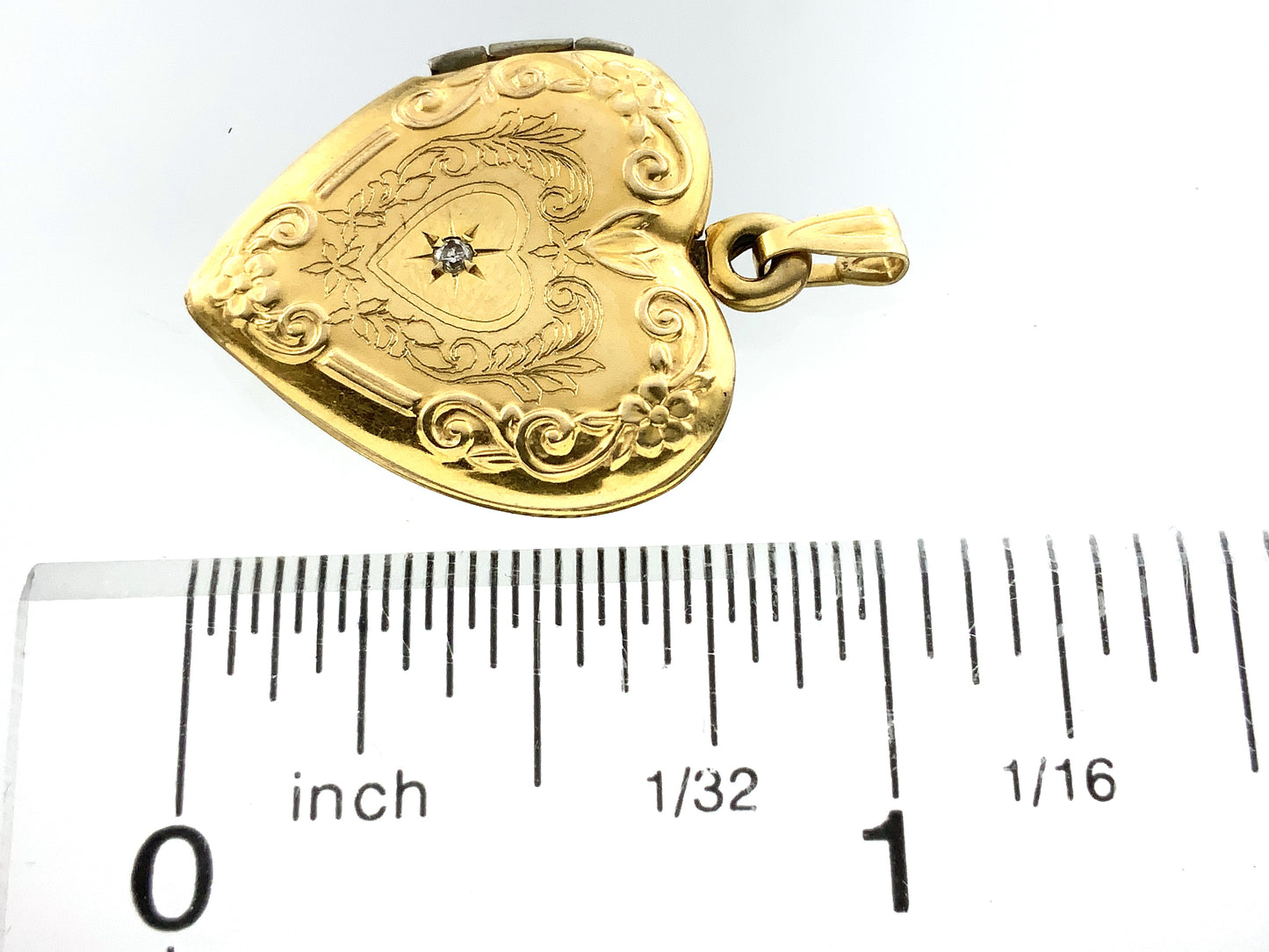 10K Yellow Gold Antique Victorian Etched Heart with Diamond Locket AU347