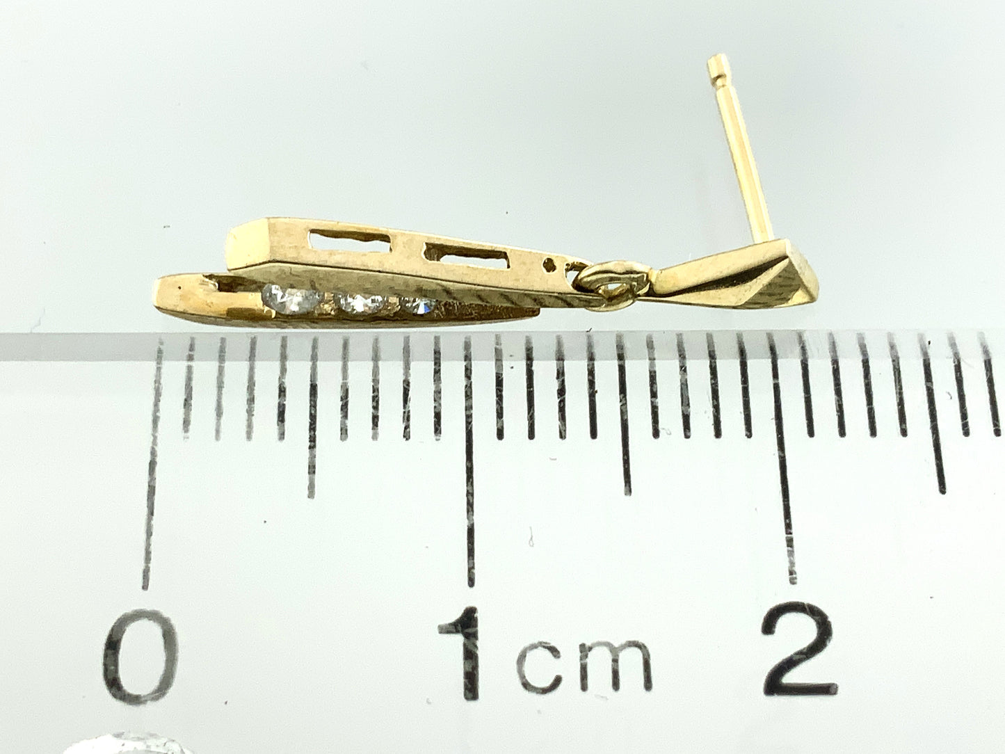 10K Yellow Gold 3 Graduated Clear Stone in Mordern Vertical Bars Stud .10 Total Carats Diamond Earrings AU379