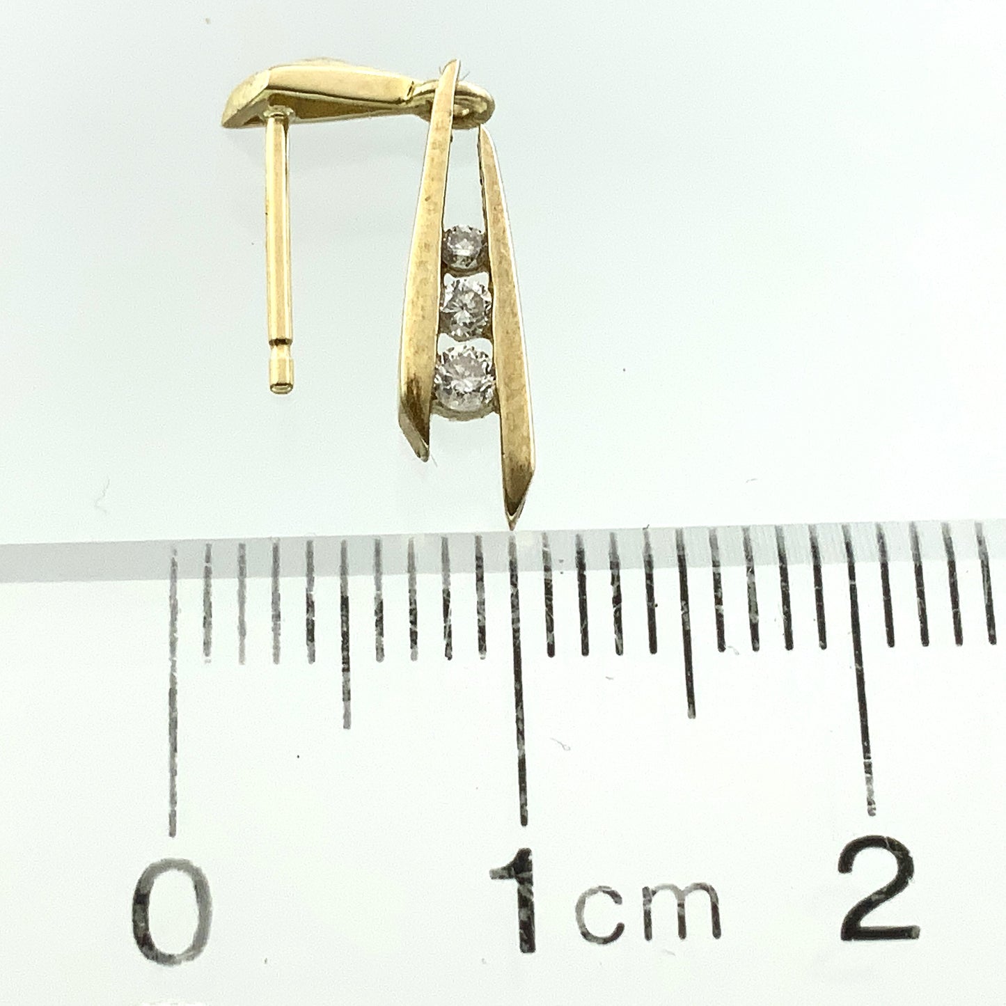 10K Yellow Gold 3 Graduated Clear Stone in Mordern Vertical Bars Stud .10 Total Carats Diamond Earrings AU379