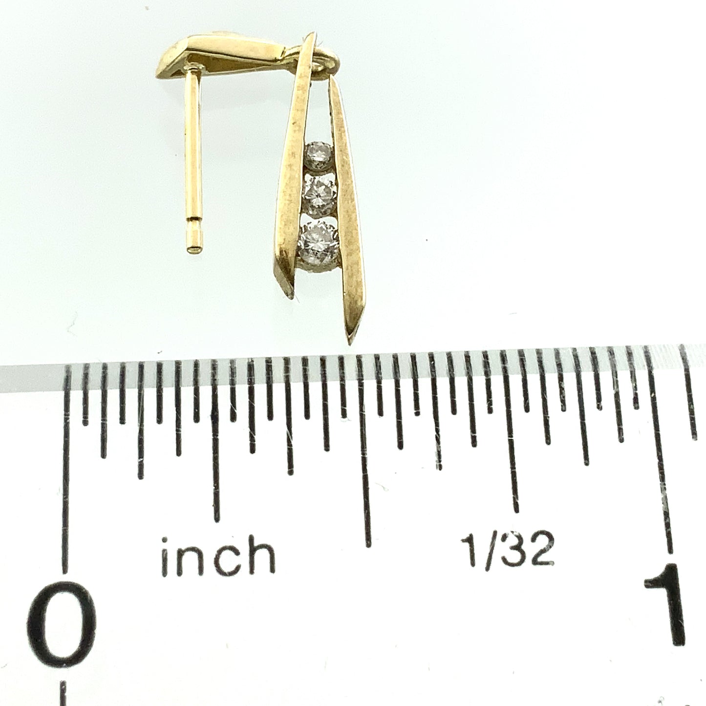 10K Yellow Gold 3 Graduated Clear Stone in Mordern Vertical Bars Stud .10 Total Carats Diamond Earrings AU379
