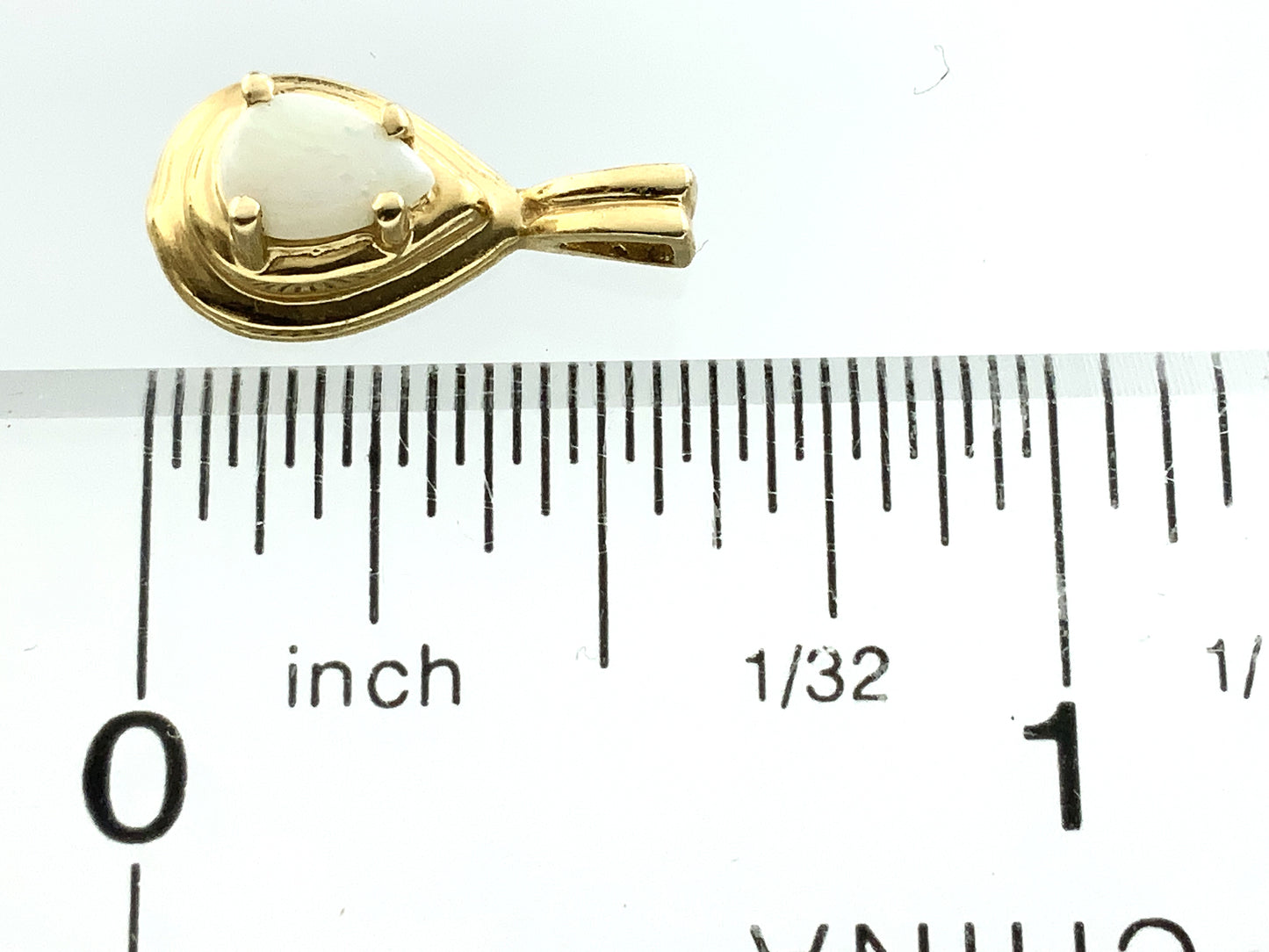 14K Yellow Gold Opal Necklace Charm Pendant AU374