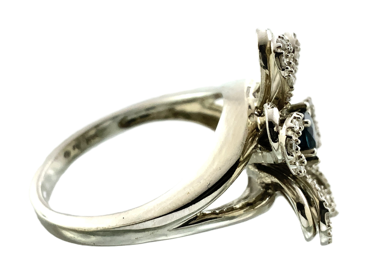 14K White Gold Floral or Snowflake Design Cluster Size 6.25 Ring AU381