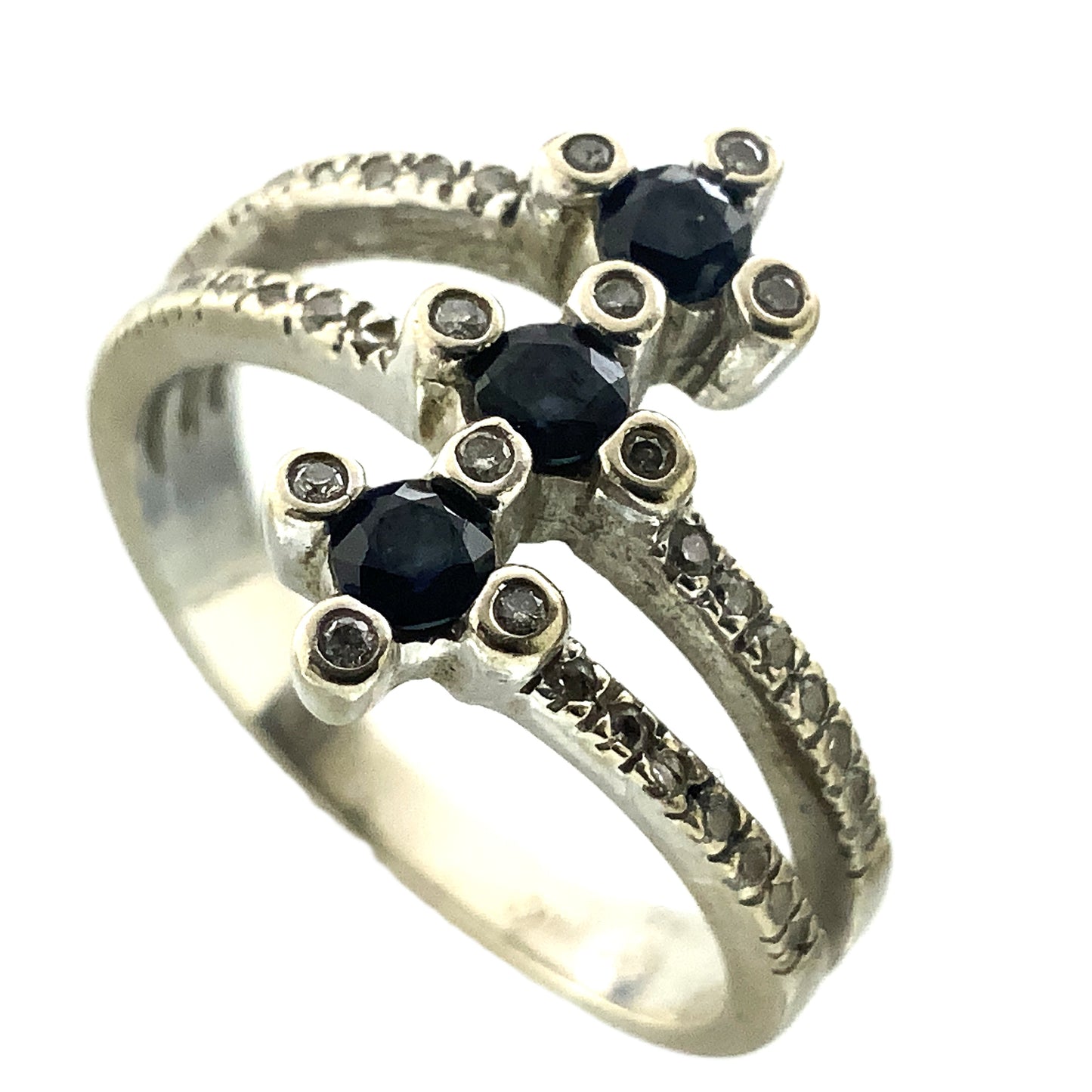 14K White Gold with 38 Diamonds Ring .38 Total Carats Size 6.5 AU395