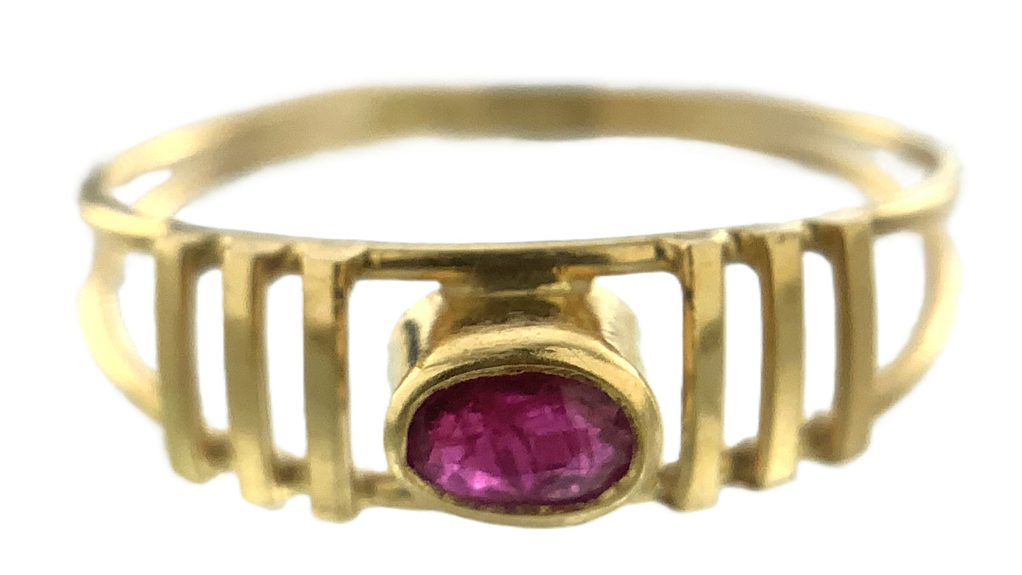 18K Yellow Gold Oval Cut Red Ruby Gemstone Size 5.75 Ring AU398