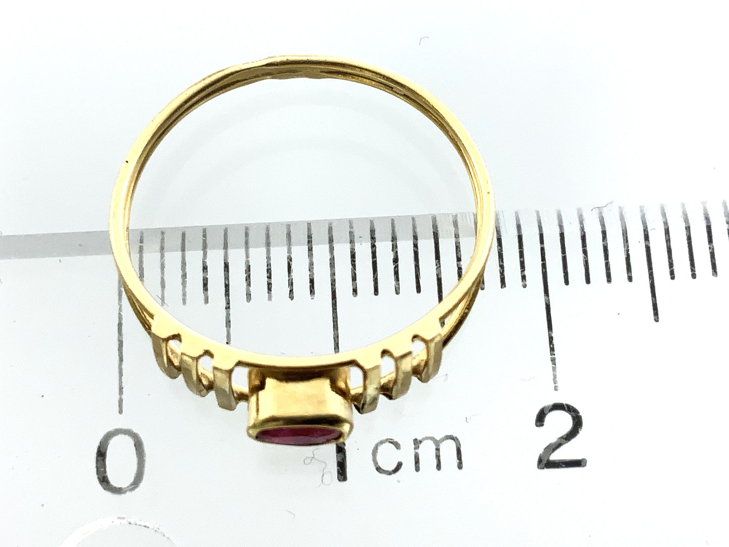 18K Yellow Gold Oval Cut Red Ruby Gemstone Size 5.75 Ring AU398