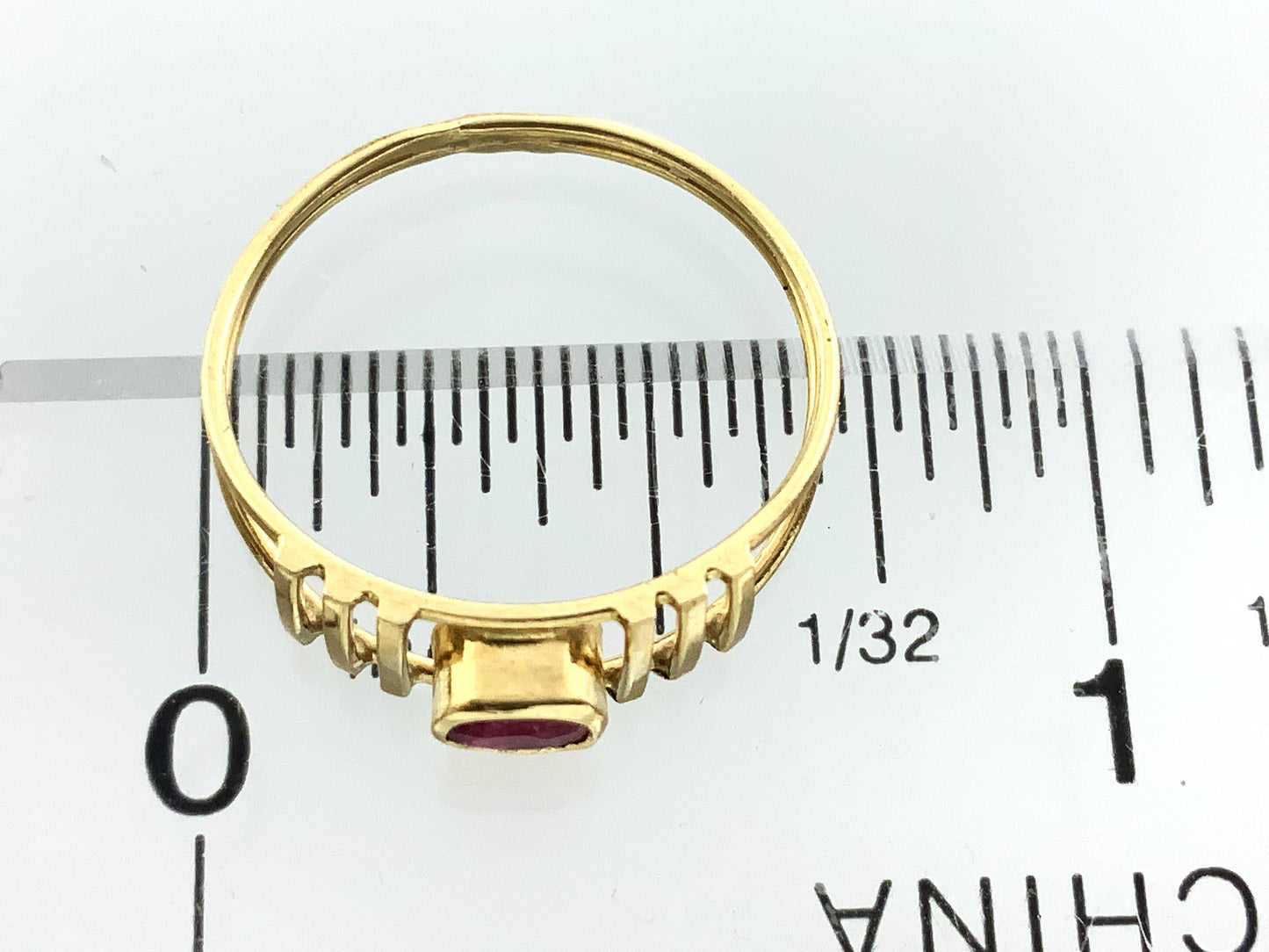 18K Yellow Gold Oval Cut Red Ruby Gemstone Size 5.75 Ring AU398