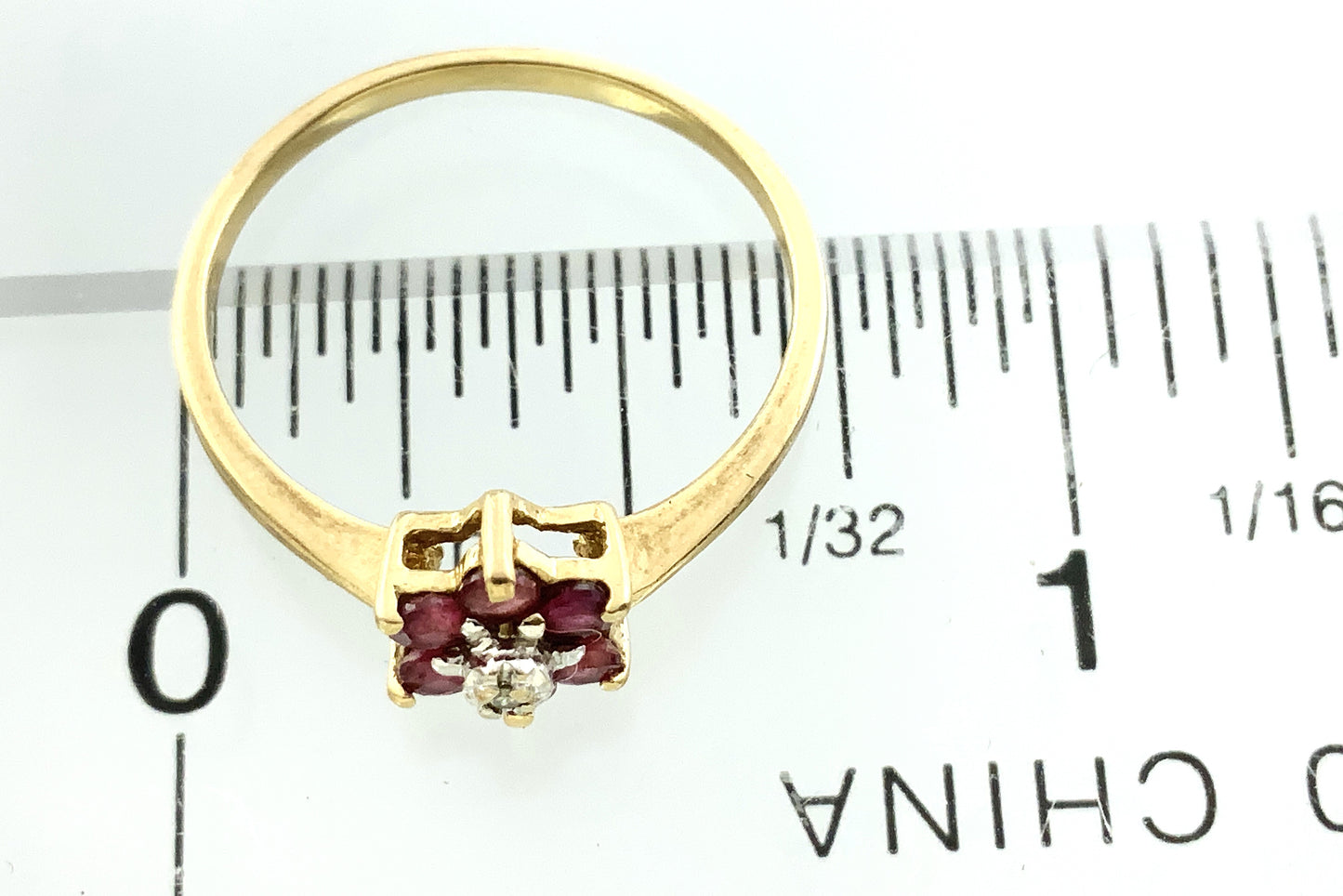 14K Yellow Gold 6 Red Ruby and Diamond Flower Cluster Floral Daisy Design Ring .05 Total Carats Size 6 Ring AU404