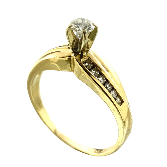 14K Yellow Gold Engagement Round Solitaire and 12 Round Diamonds Accents .31 Total Carats Size 7 Ring AU406