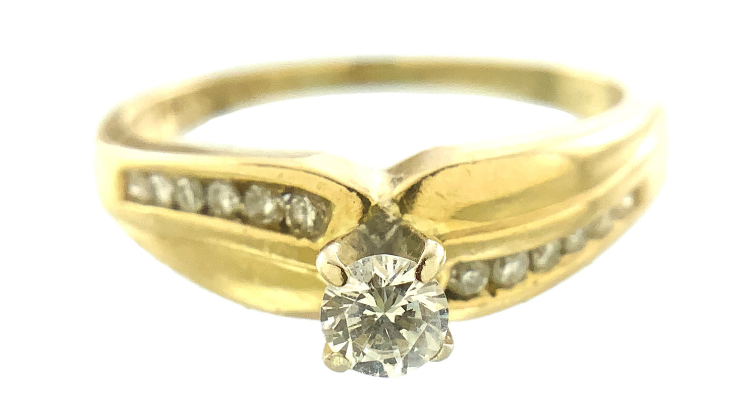 14K Yellow Gold Engagement Round Solitaire and 12 Round Diamonds Accents .31 Total Carats Size 7 Ring AU406