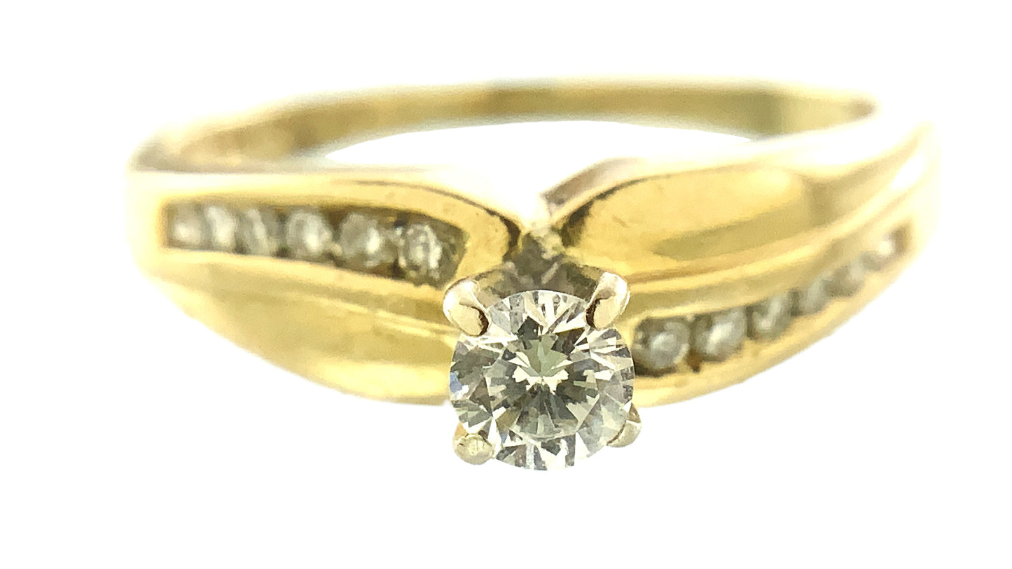 14K Yellow Gold Engagement Round Solitaire and 12 Round Diamonds Accents .31 Total Carats Size 7 Ring AU406