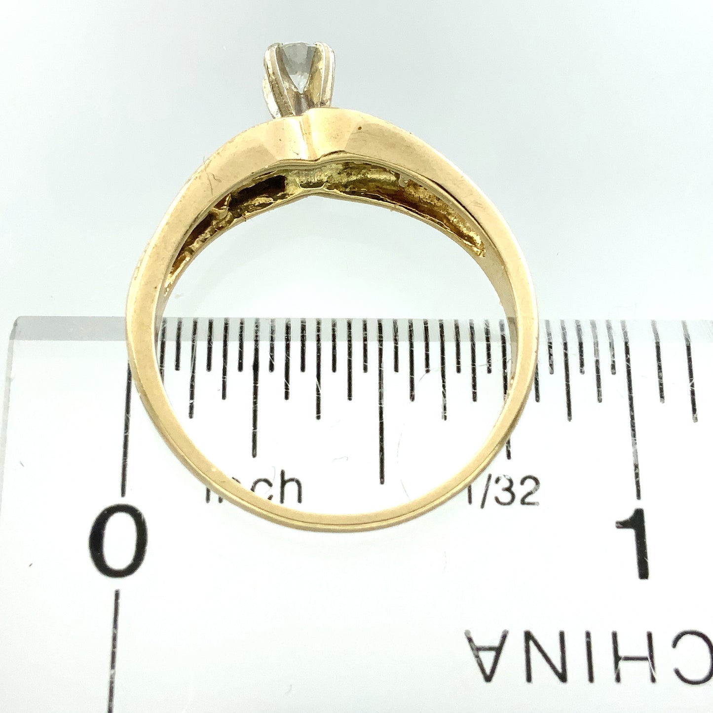 14K Yellow Gold Engagement Round Solitaire and 12 Round Diamonds Accents .31 Total Carats Size 7 Ring AU406