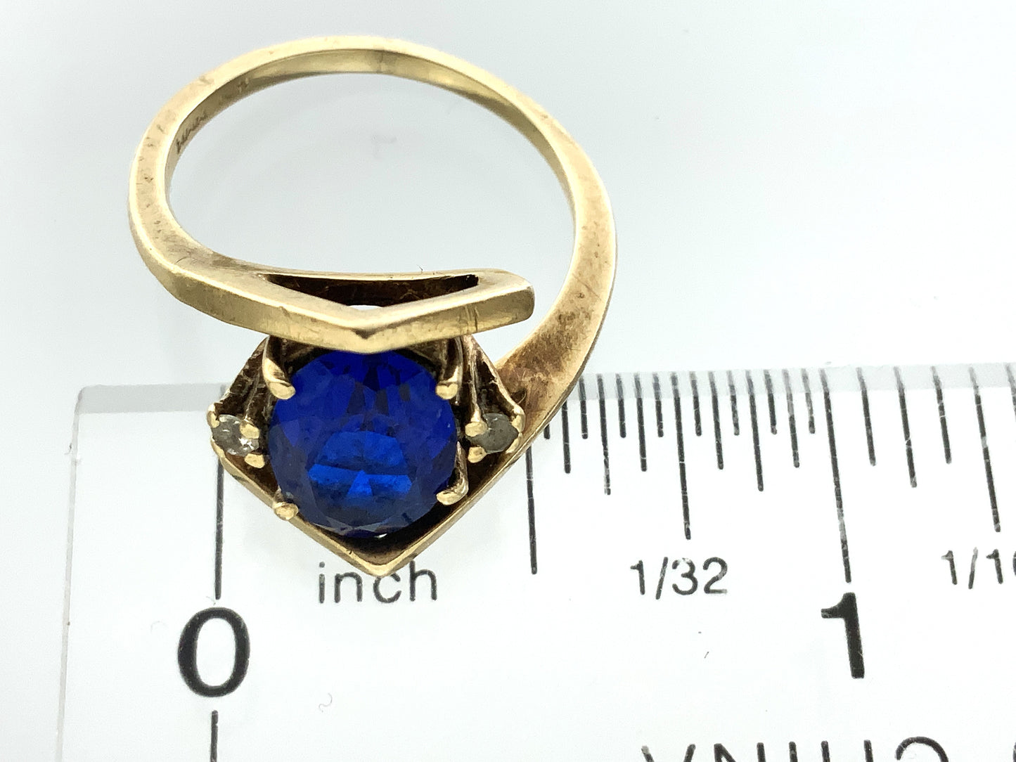 10K Yellow Gold Blue Oval Glass with Clear Glass Accents Band 6.5 Size Ring AU416