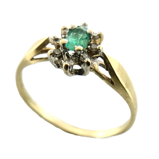 10K Yellow Gold Oval Emerald and Diamond Cluster Halo .08 Total Carats Size 5.5 Ring AU423