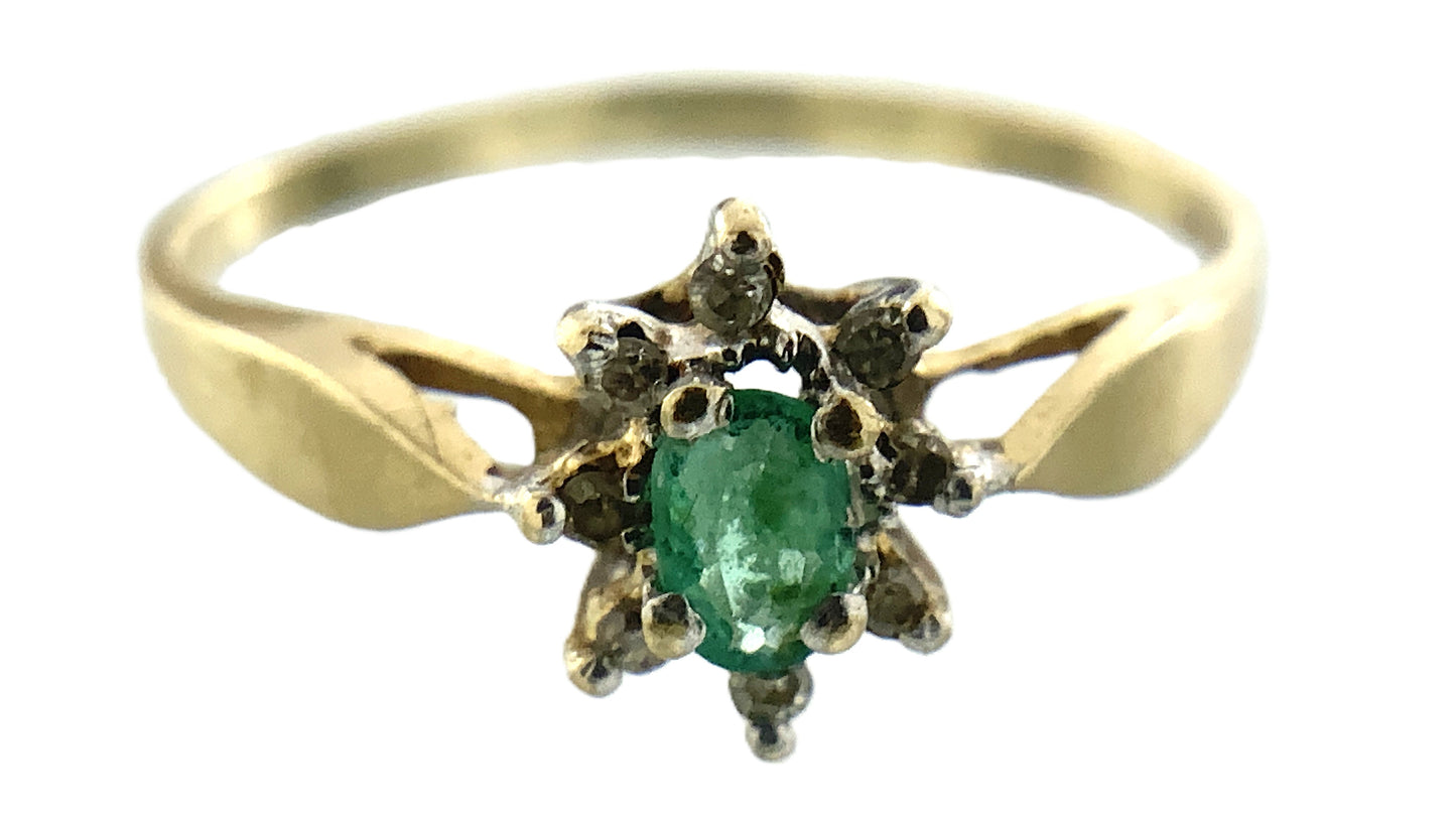10K Yellow Gold Oval Emerald and Diamond Cluster Halo .08 Total Carats Size 5.5 Ring AU423