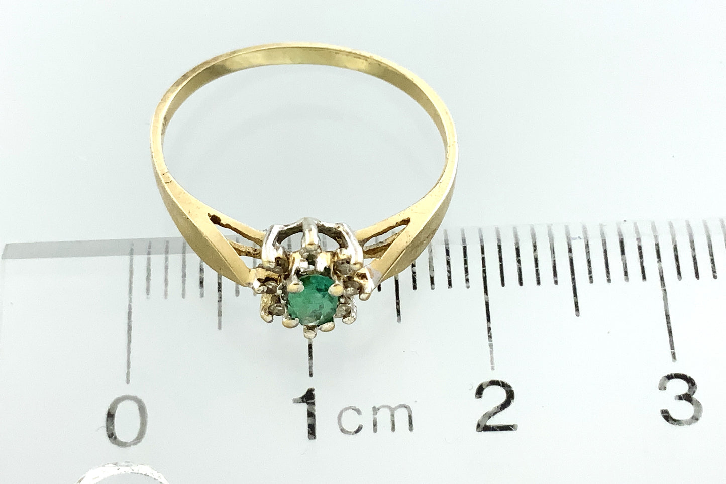 10K Yellow Gold Oval Emerald and Diamond Cluster Halo .08 Total Carats Size 5.5 Ring AU423