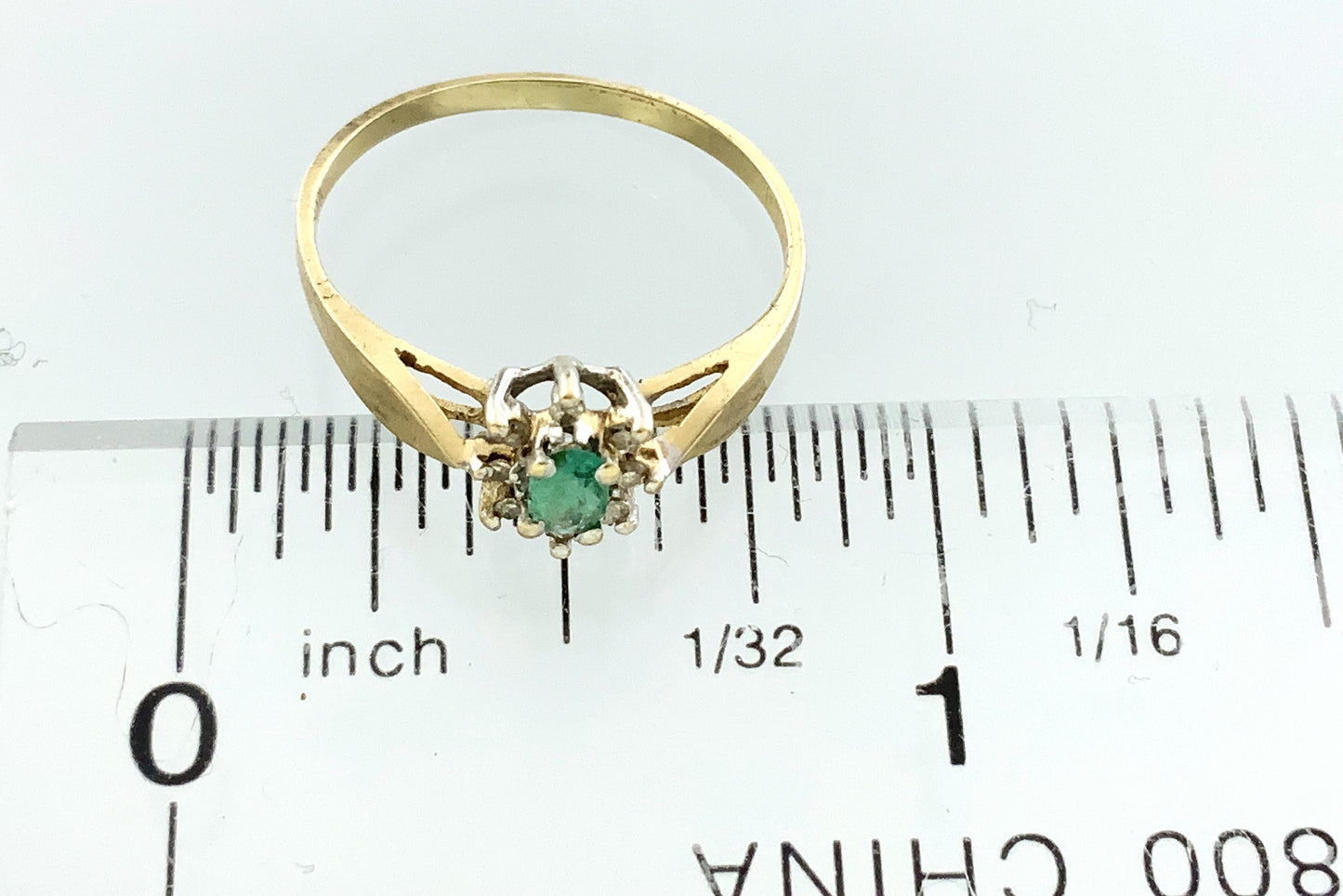 10K Yellow Gold Oval Emerald and Diamond Cluster Halo .08 Total Carats Size 5.5 Ring AU423