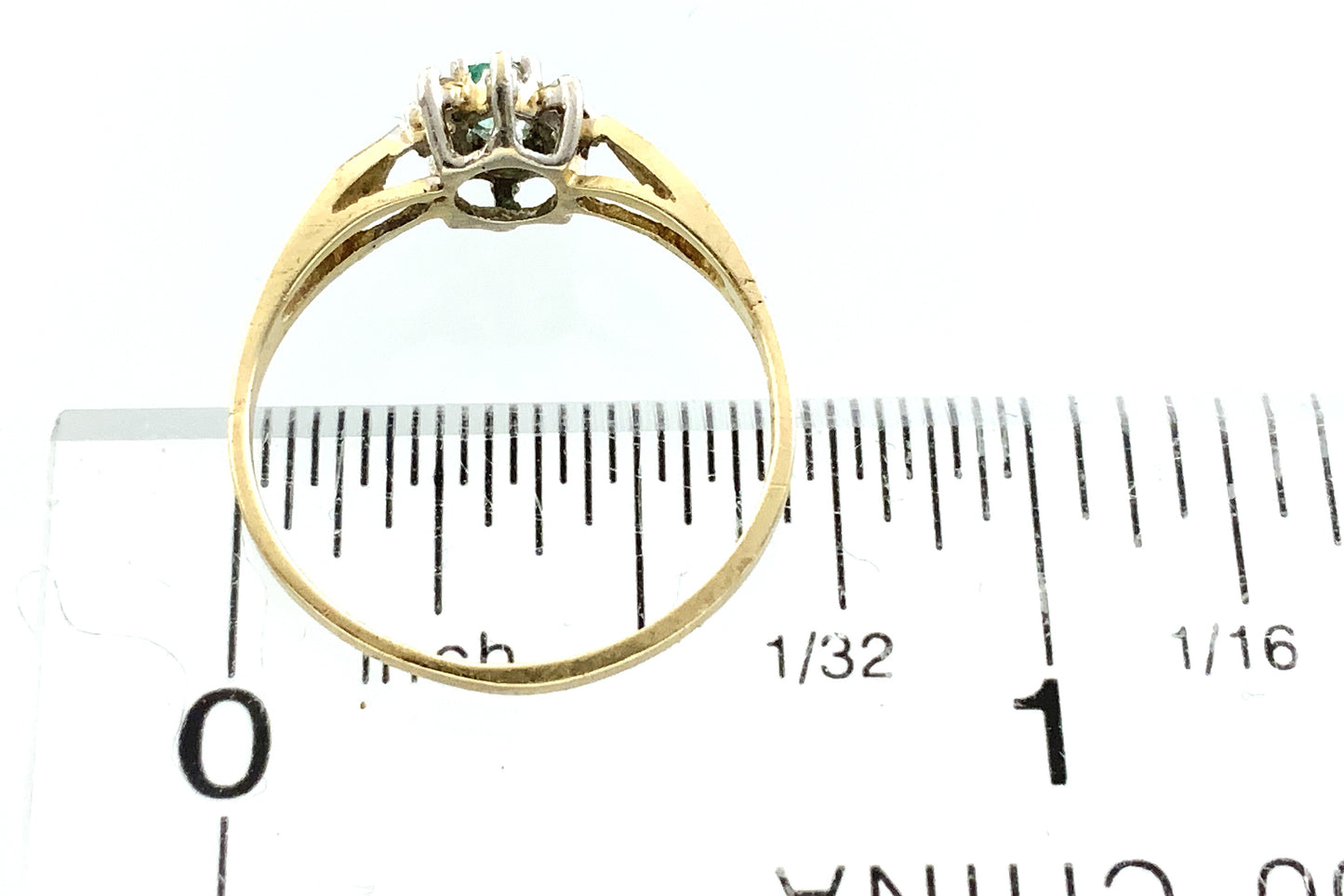 10K Yellow Gold Oval Emerald and Diamond Cluster Halo .08 Total Carats Size 5.5 Ring AU423